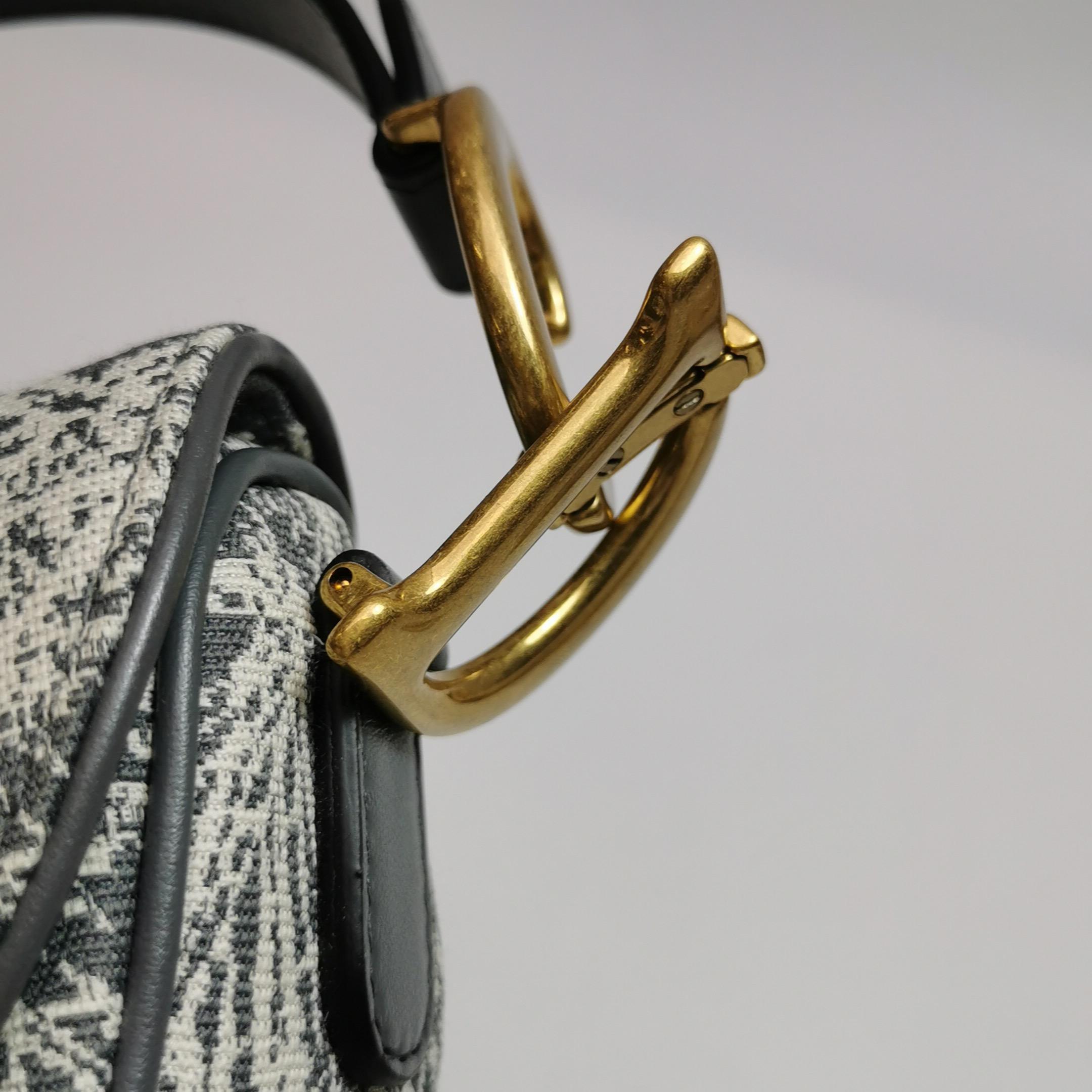 Christian Dior Sattel Medium Grau Canvas Tierdrucke Tiger Schlange Affe im Angebot 11