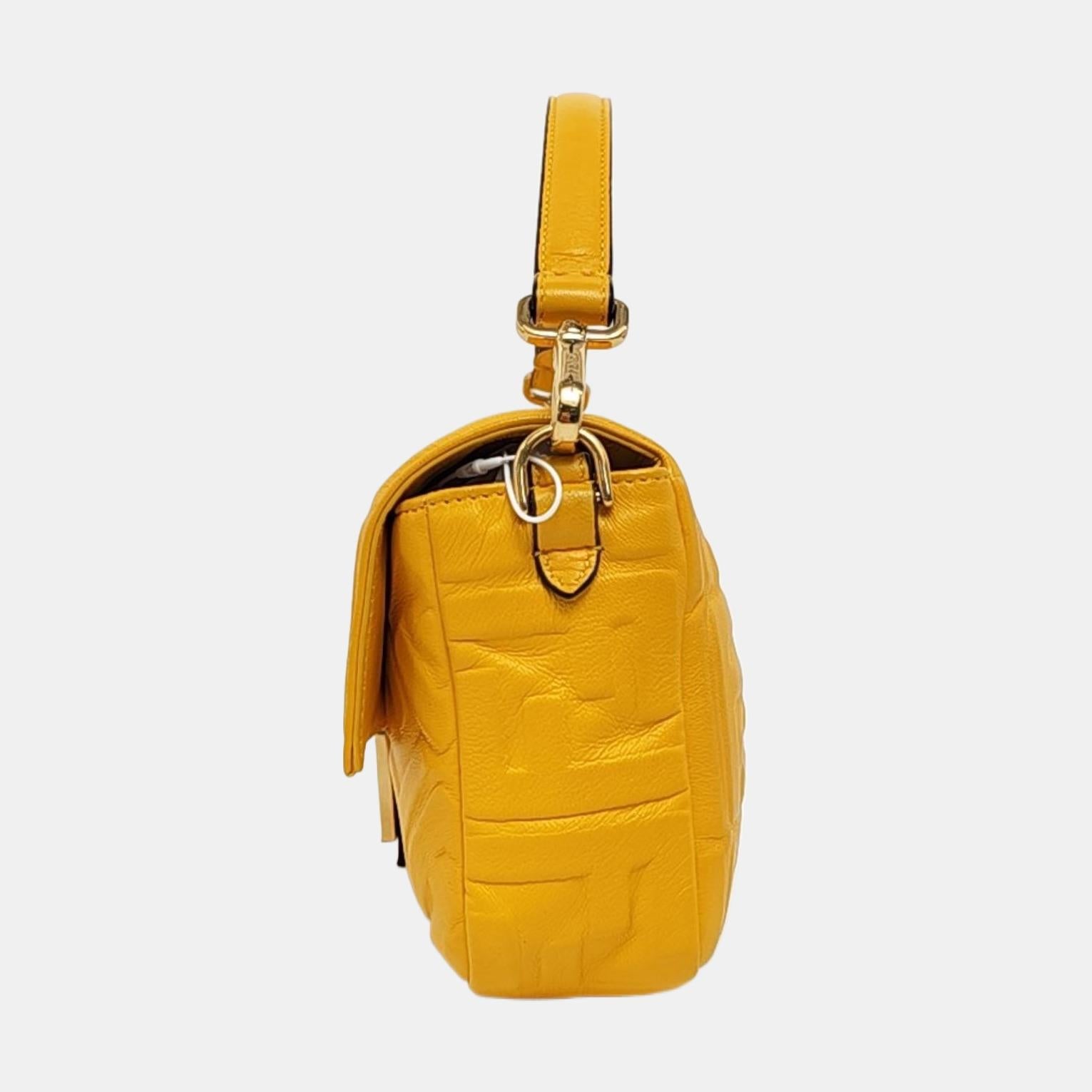 Fendi Baguette Gelbes Lammfell Leder 3D FF Geprägte Crossbody Tasche Medium im Zustand „Gut“ im Angebot in AUBERVILLIERS, FR
