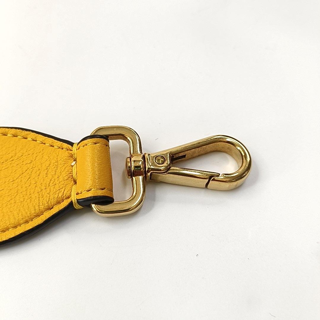 Fendi Baguette Gelbes Lammfell Leder 3D FF Geprägte Crossbody Tasche Medium im Angebot 9