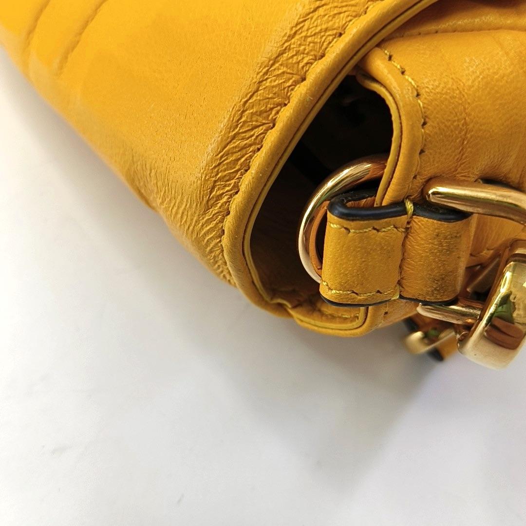 Fendi Baguette Gelbes Lammfell Leder 3D FF Geprägte Crossbody Tasche Medium im Angebot 5