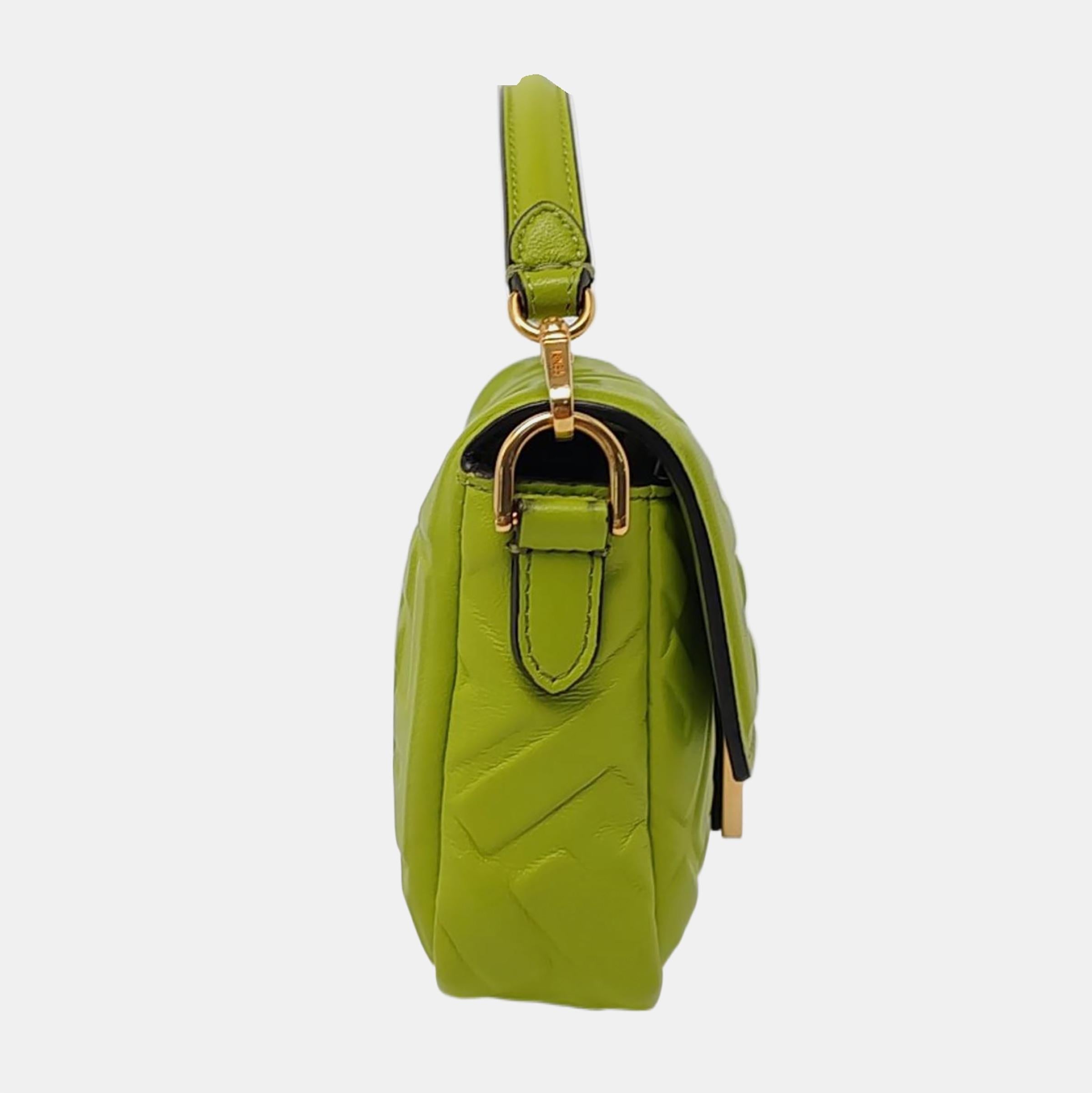 Fendi Baguette Mini Grüne Nappa Leder-Umhängetasche im Zustand „Hervorragend“ im Angebot in AUBERVILLIERS, FR