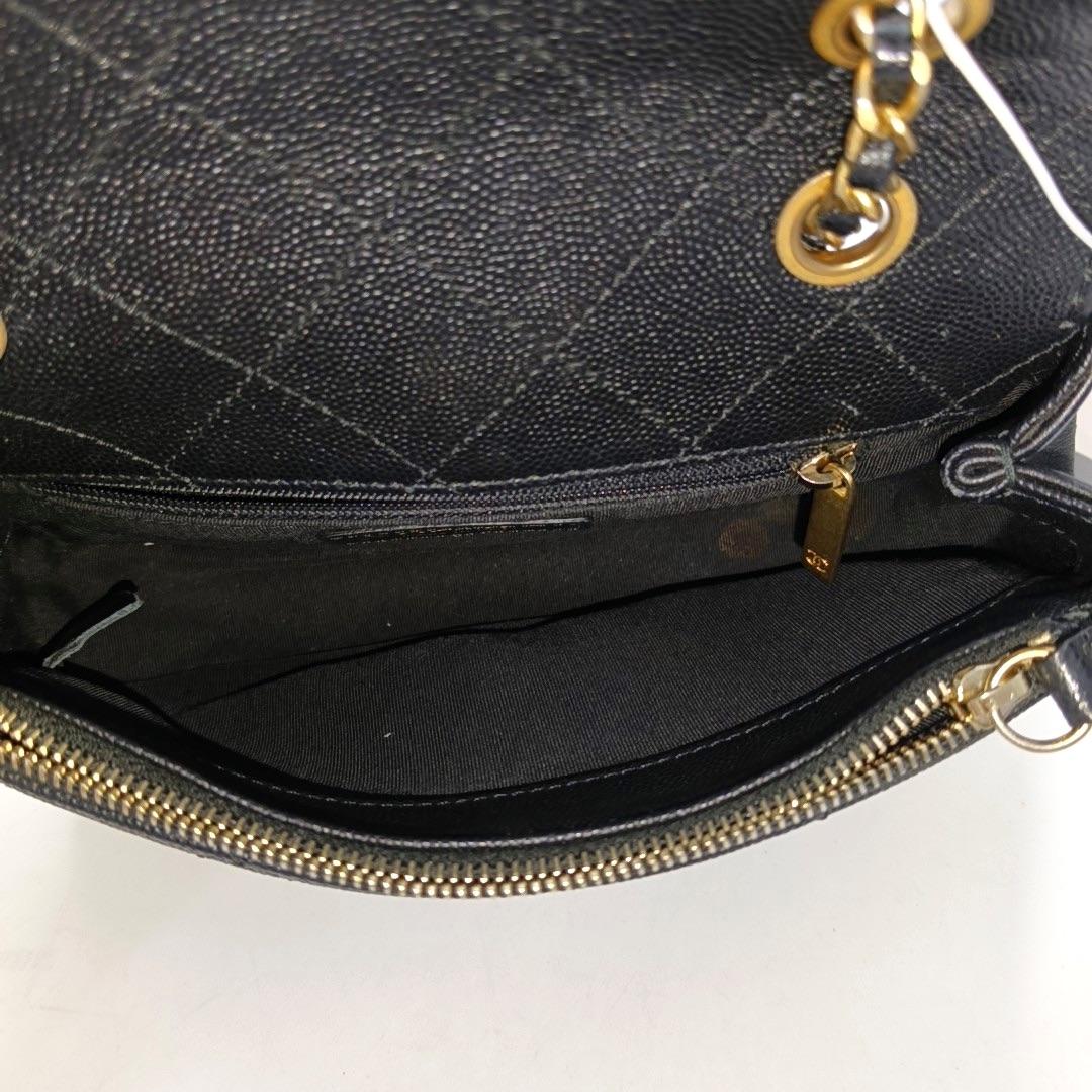 Chanel Lovely Ketten-Klappentasche aus schwarzem Kalbsleder mit goldener Hardware 2018-19 im Angebot 2