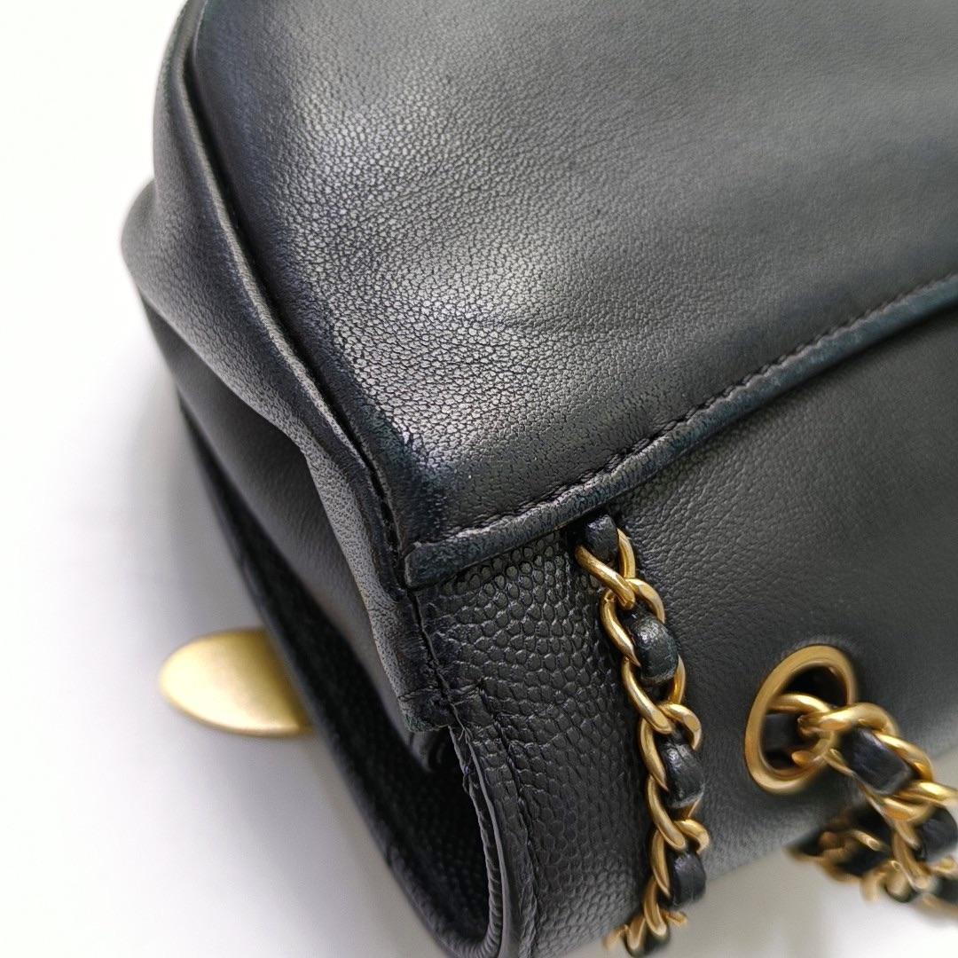Chanel Lovely Ketten-Klappentasche aus schwarzem Kalbsleder mit goldener Hardware 2018-19 im Angebot 7