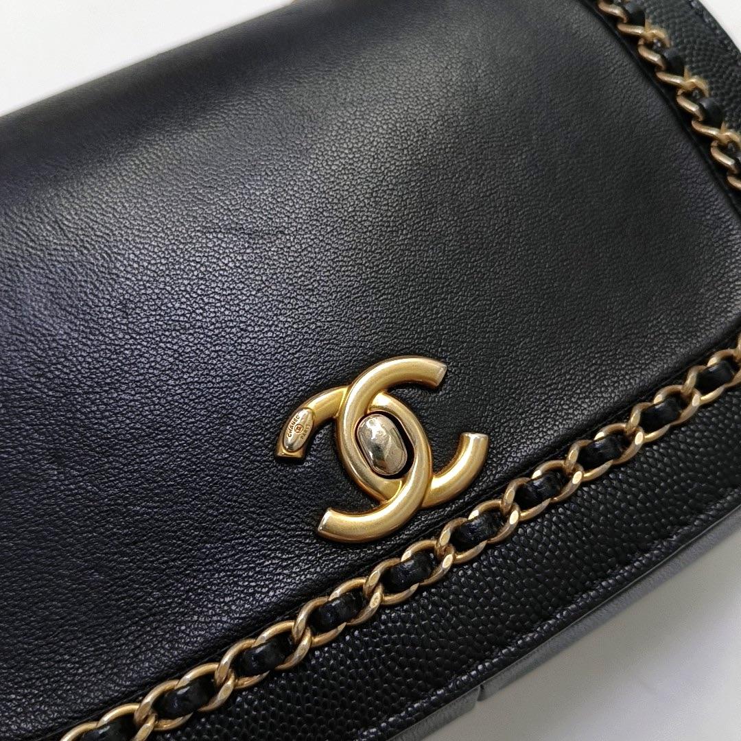 Chanel Lovely Ketten-Klappentasche aus schwarzem Kalbsleder mit goldener Hardware 2018-19 im Angebot 4