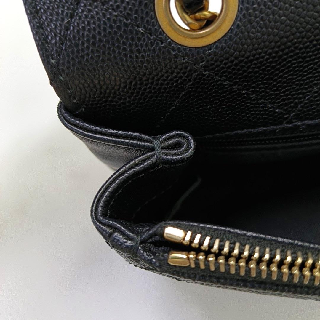 Chanel Lovely Ketten-Klappentasche aus schwarzem Kalbsleder mit goldener Hardware 2018-19 im Angebot 12
