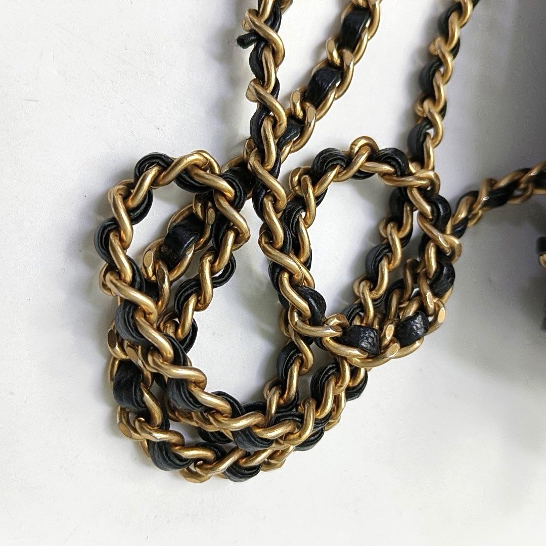 Chanel Lovely Ketten-Klappentasche aus schwarzem Kalbsleder mit goldener Hardware 2018-19 im Angebot 14