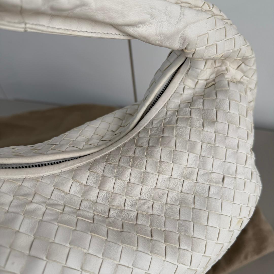 Grigio Bottega Veneta Belly Hobo Intrecciato in Nappa Bianca Medio 40cm in vendita