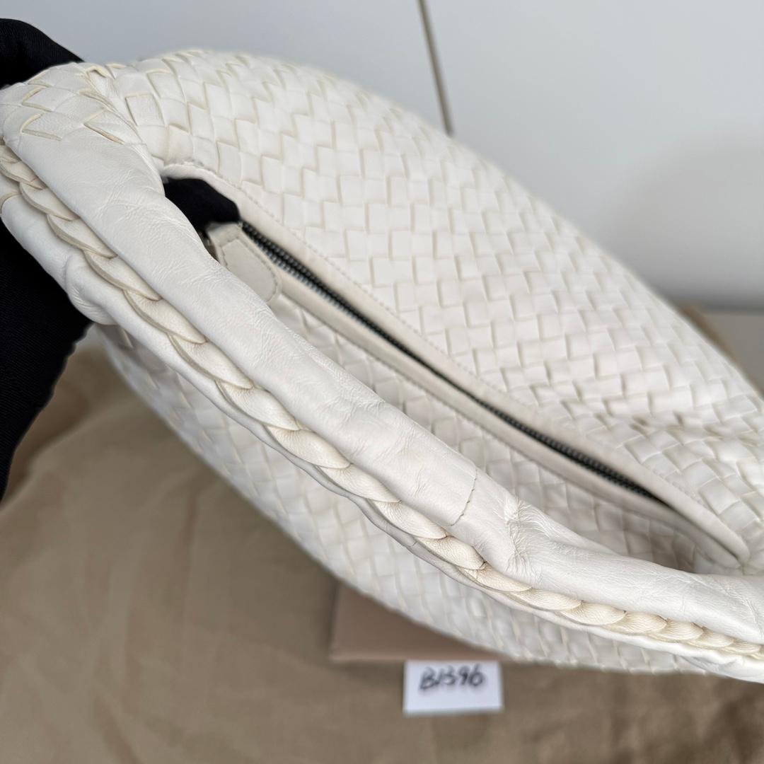 Bottega Veneta Belly Hobo Intrecciato in Nappa Bianca Medio 40cm In condizioni ottime in vendita a AUBERVILLIERS, FR