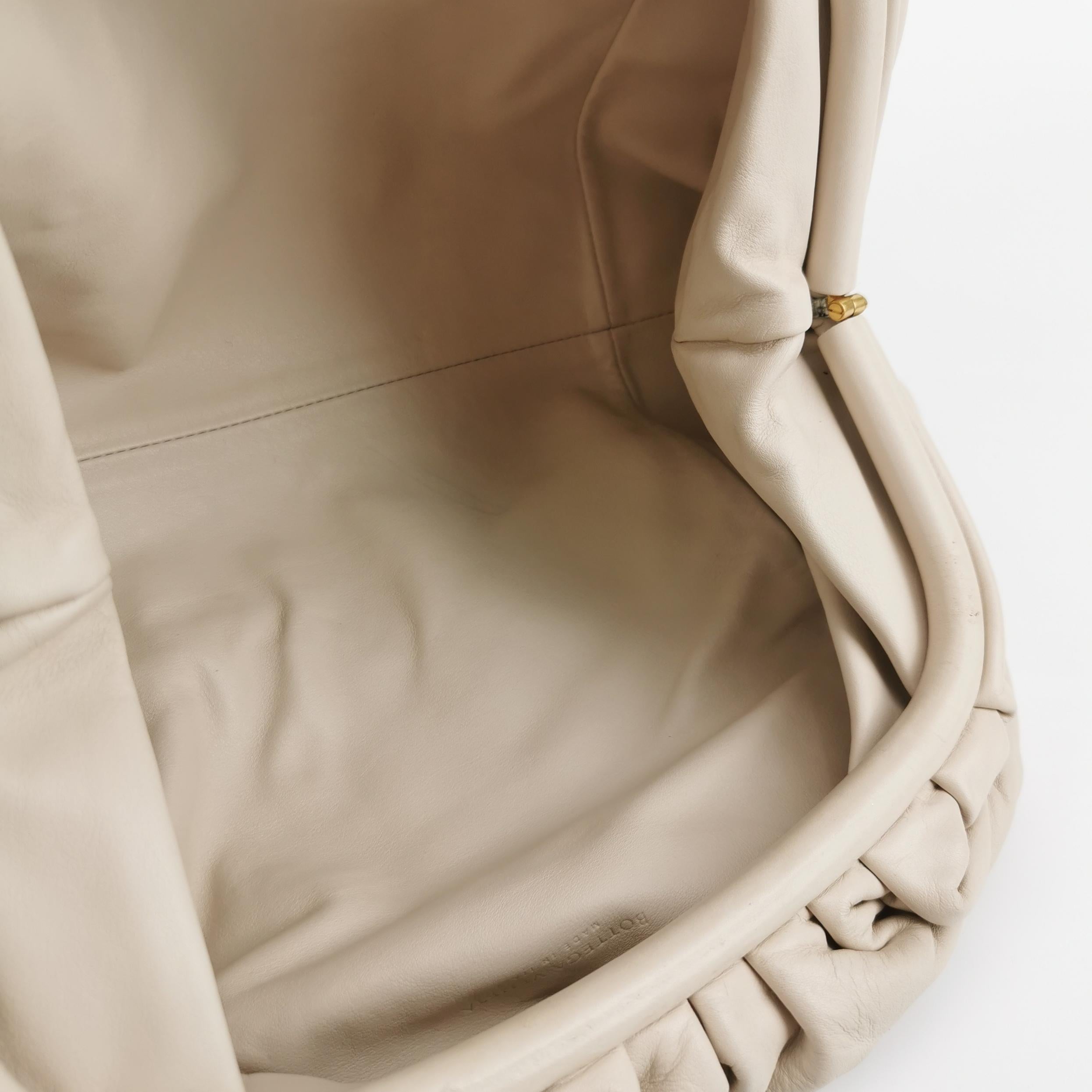 Donna Bottega Veneta Pouch Pelle di vitello Bianco Ecrù Grande in vendita