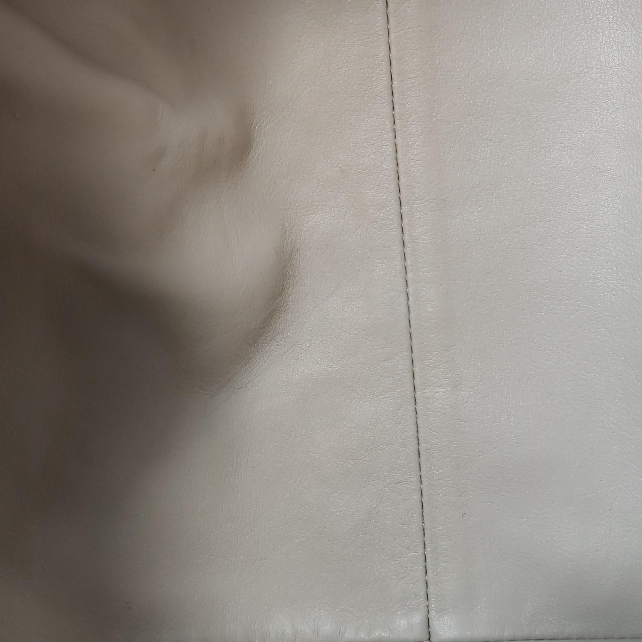 Bottega Veneta Pouch Pelle di vitello Bianco Ecrù Grande in vendita 9