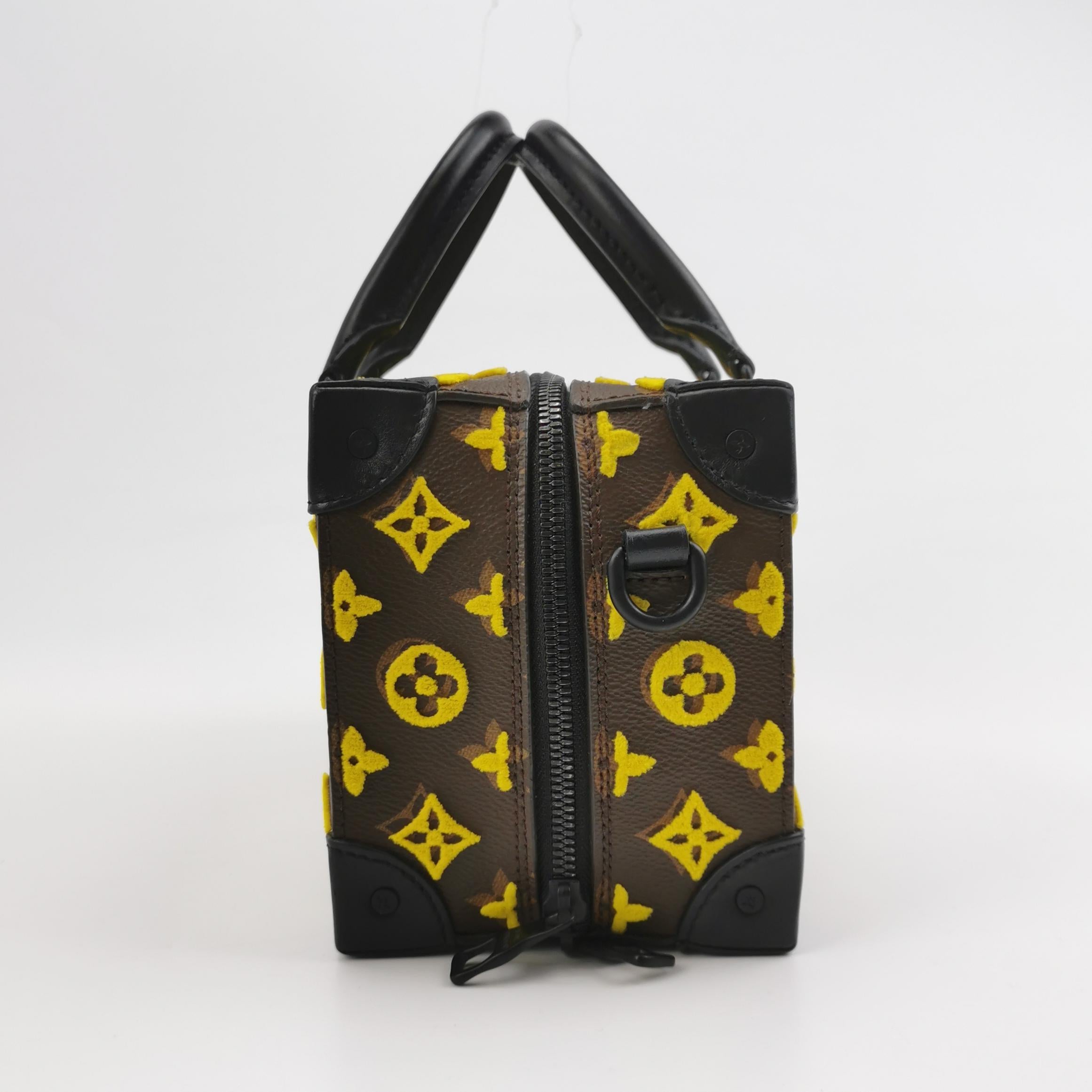 Louis Vuitton Soft Trunk Speedy Monogram Tuffetage Gelb im Angebot 3