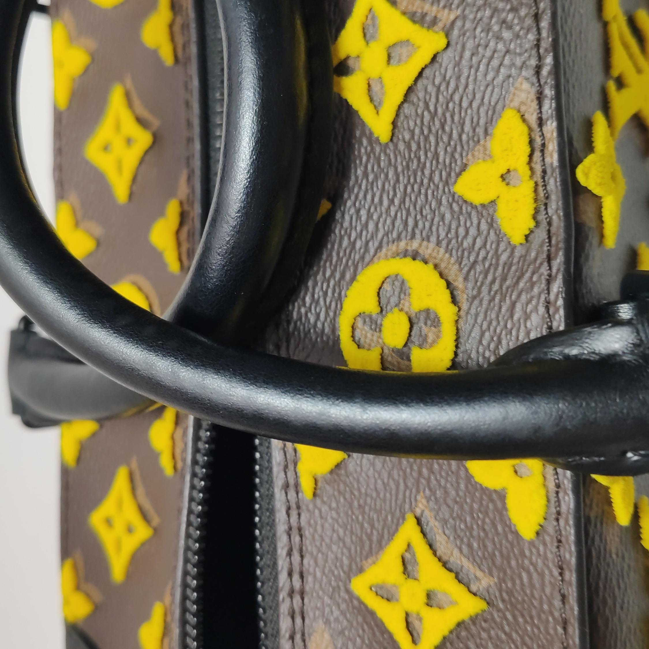 Louis Vuitton Soft Trunk Speedy Monogram Tuffetage Gelb im Angebot 5