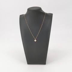 Collier « Sweet Alhambra » de Van Cleef & Arpels, en or jaune 18 carats et nacre