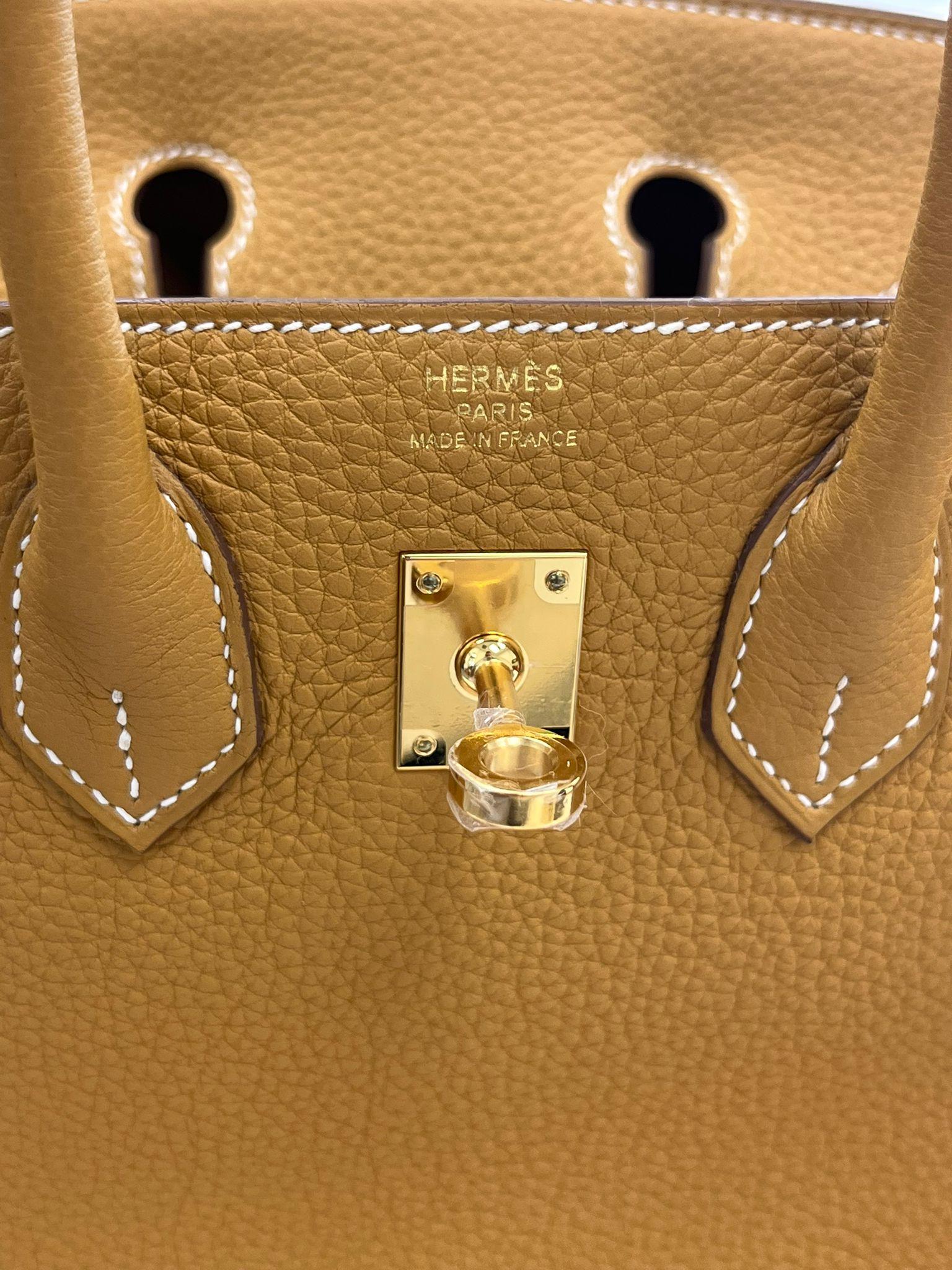 Hermes Birkin 25 Nature Sable Maurice Stamp W Gold Hardware Handbag en vente 3