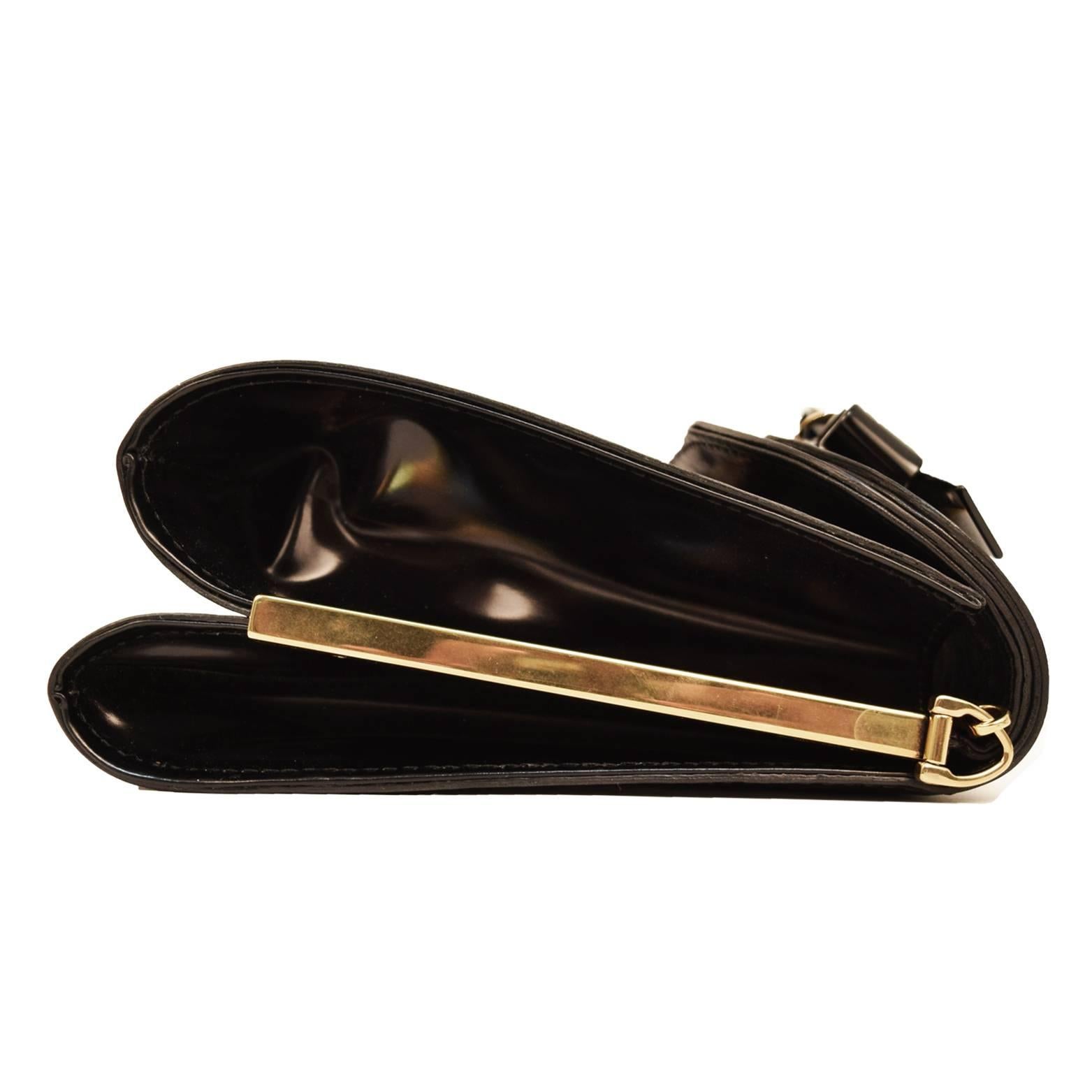 Vionnet Black Patent Leather Bow Shoulder Bag Gold frame and shoulder strap In Excellent Condition For Sale In Henrico, VA