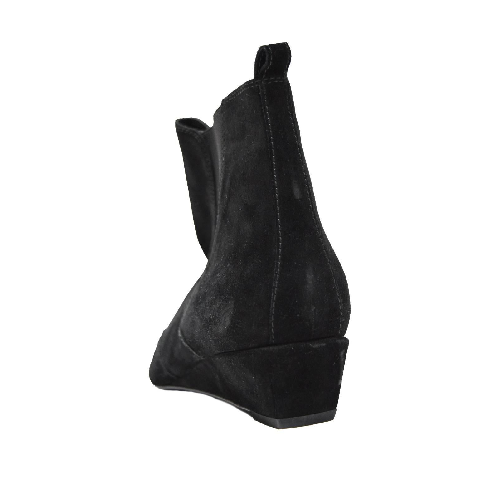 Stuart Weitzman Covering Slip-On Black Shoe-Bootie In Excellent Condition For Sale In Henrico, VA