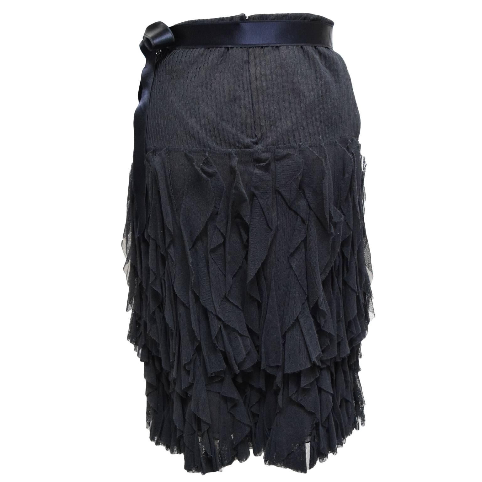 This Oscar de la renta skirt is made from rich black cotton and is striped in layers to create a rippled effect.