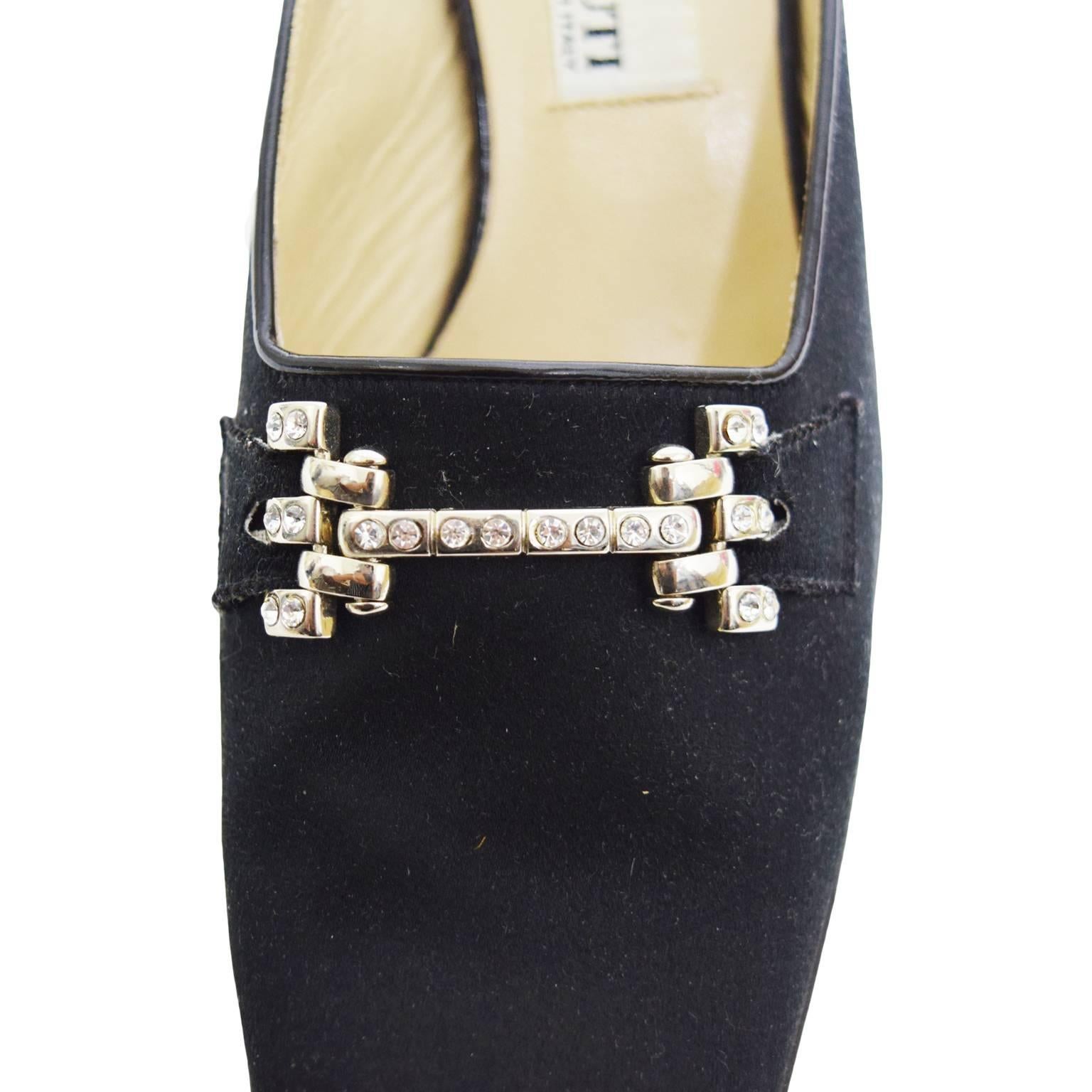 black loafer with gold chain