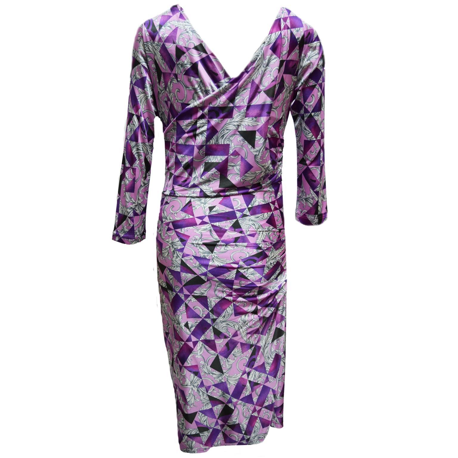 This beautiful dress designed by Versace is the epitome of the classic italian look. Made from the signature Versace baroque print, blended with tints and shades of a purple monochromatic palette, this creates a beautiful contrasted statement. The