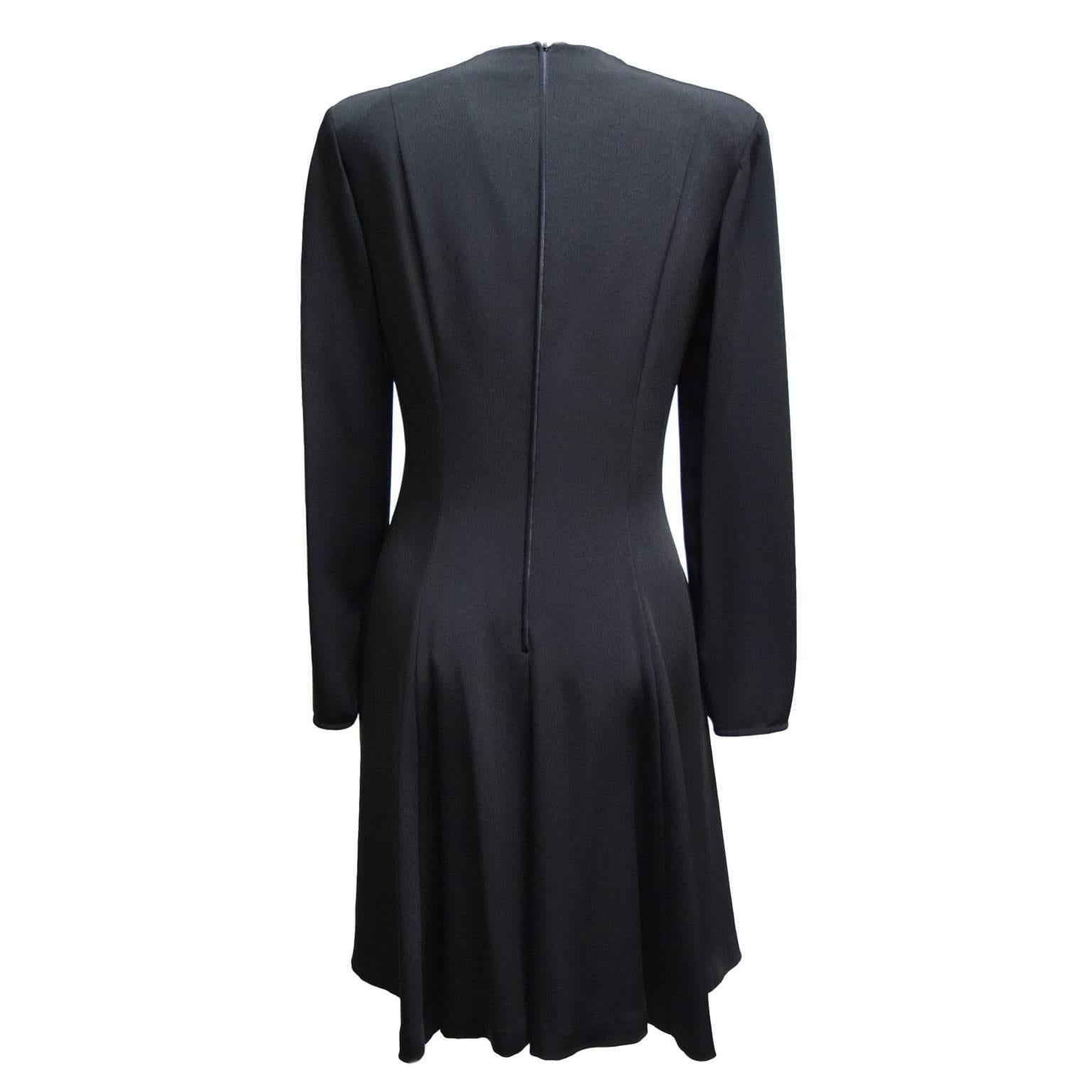 This beautiful piece by Giorgio Armani is fully lined and made from 100% silk. The dress is long sleeved and has a zipped back and knife pleated skirt. 
