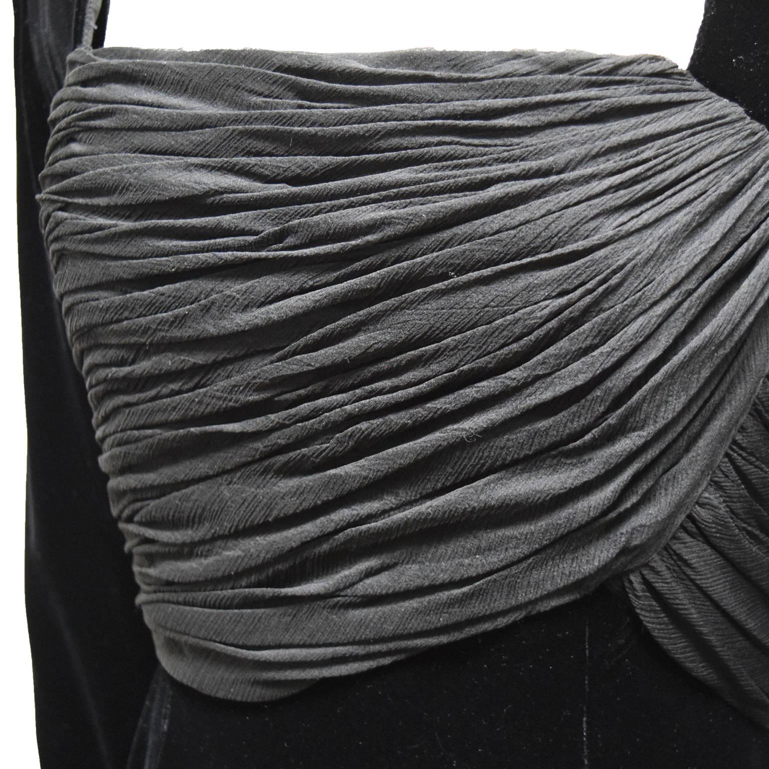 Oscar de la Renta Long Sleeve Silk Draped Bodice and Velvet Evening Dress In Excellent Condition For Sale In Henrico, VA