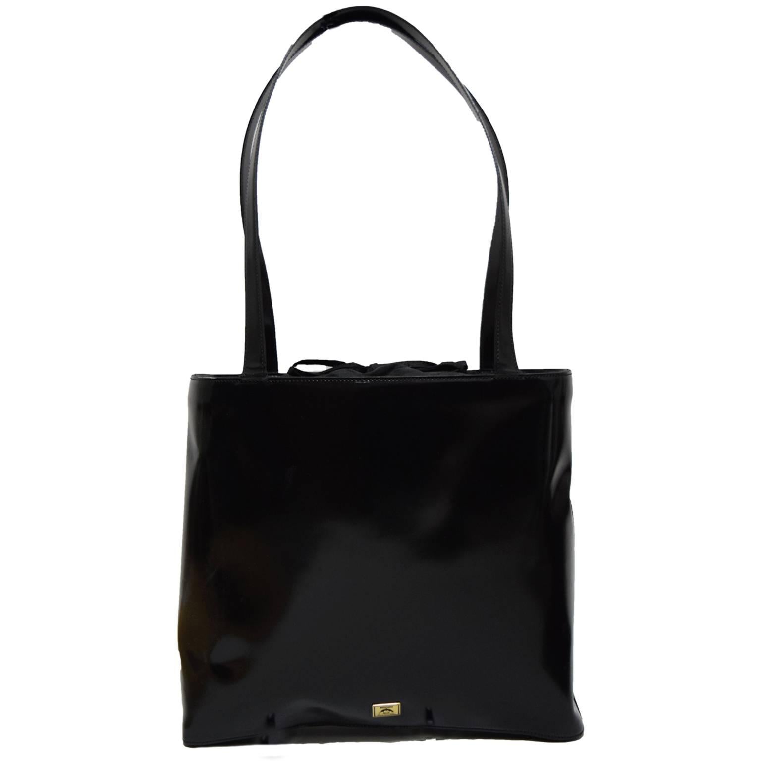 Moschino Heart Patent Leather Tote  In Excellent Condition For Sale In Henrico, VA