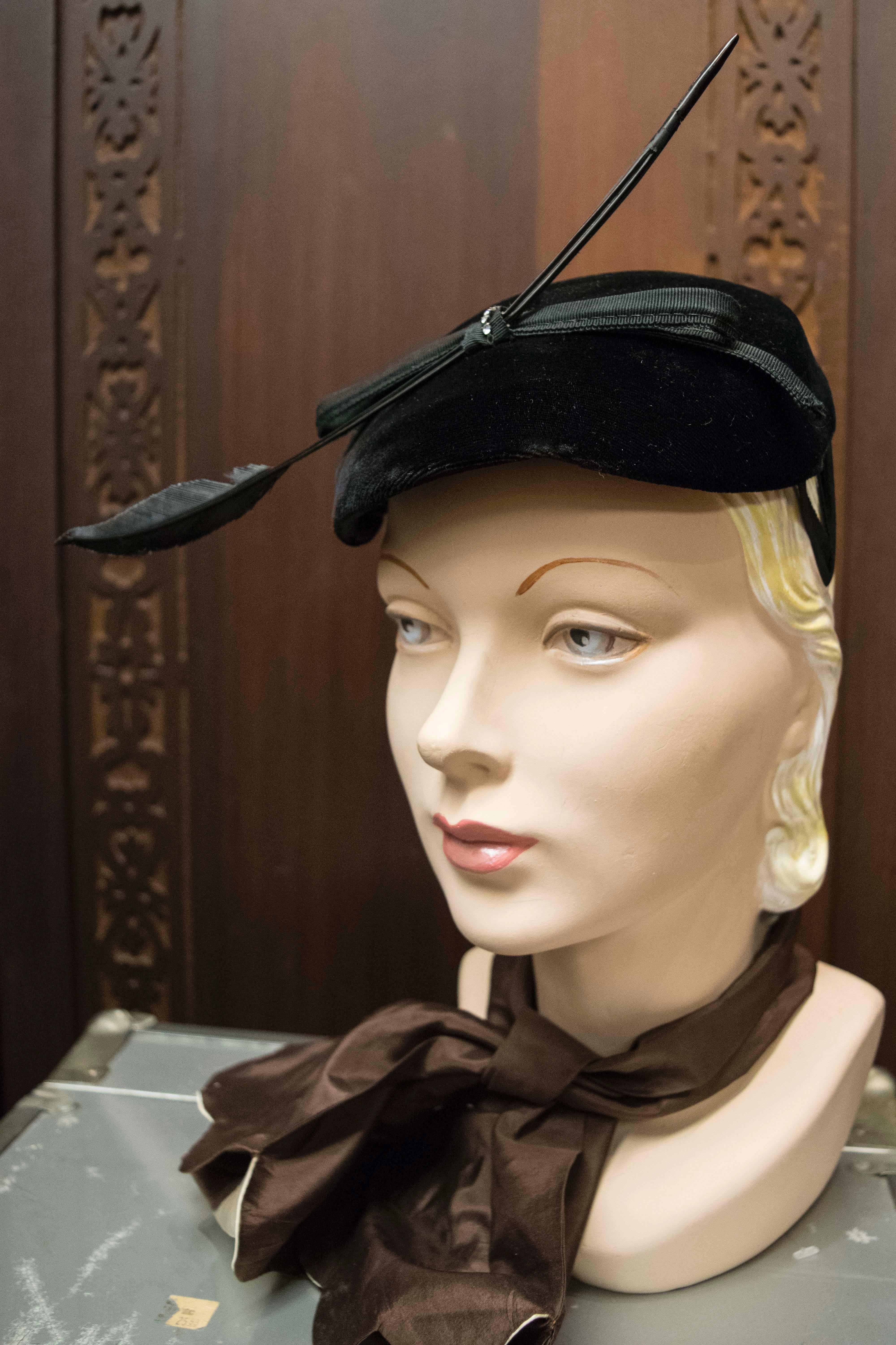 Women's 1950s Black Velvet Cocktail Hat 