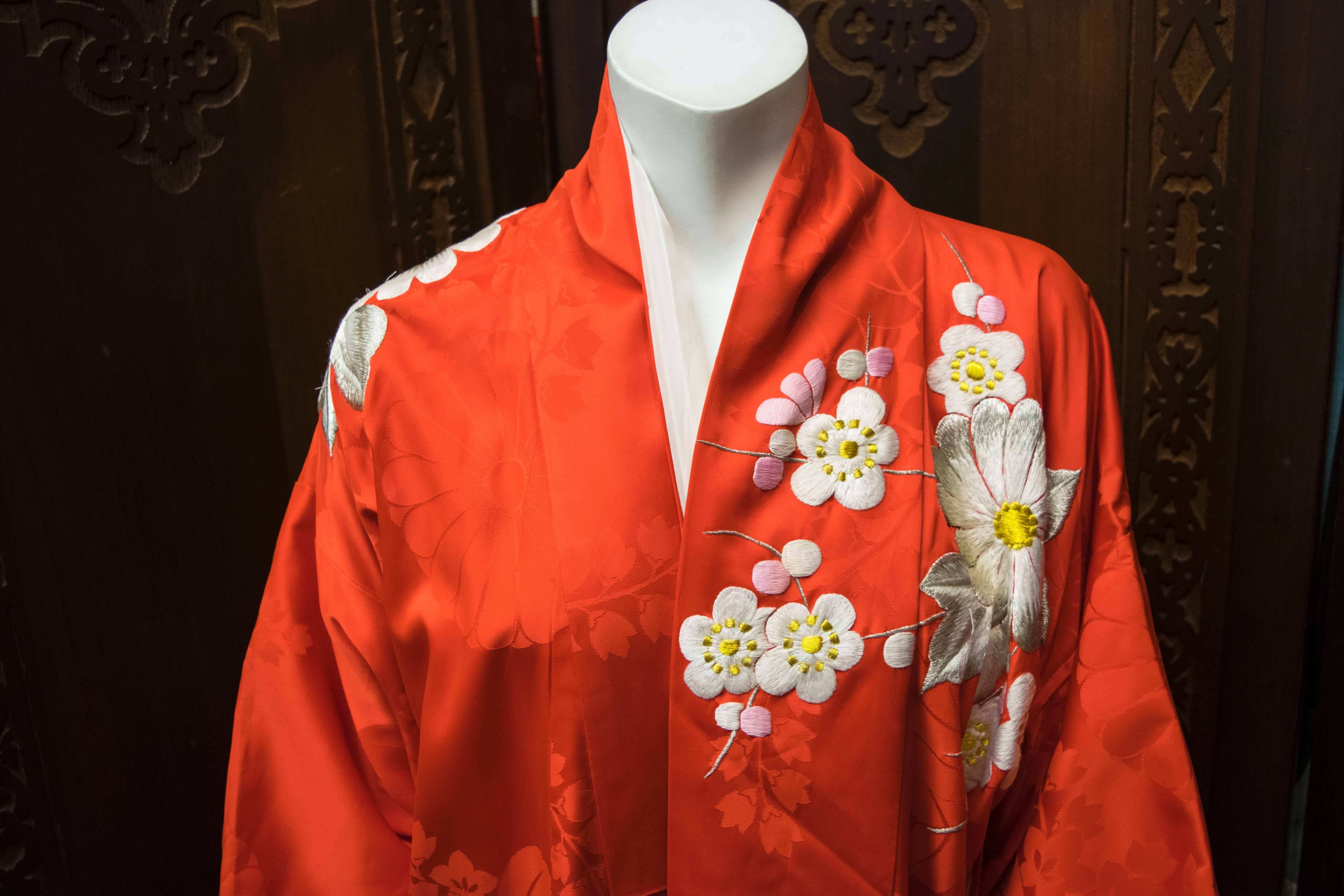 Red Cerimonial Kimono  In Excellent Condition In San Francisco, CA