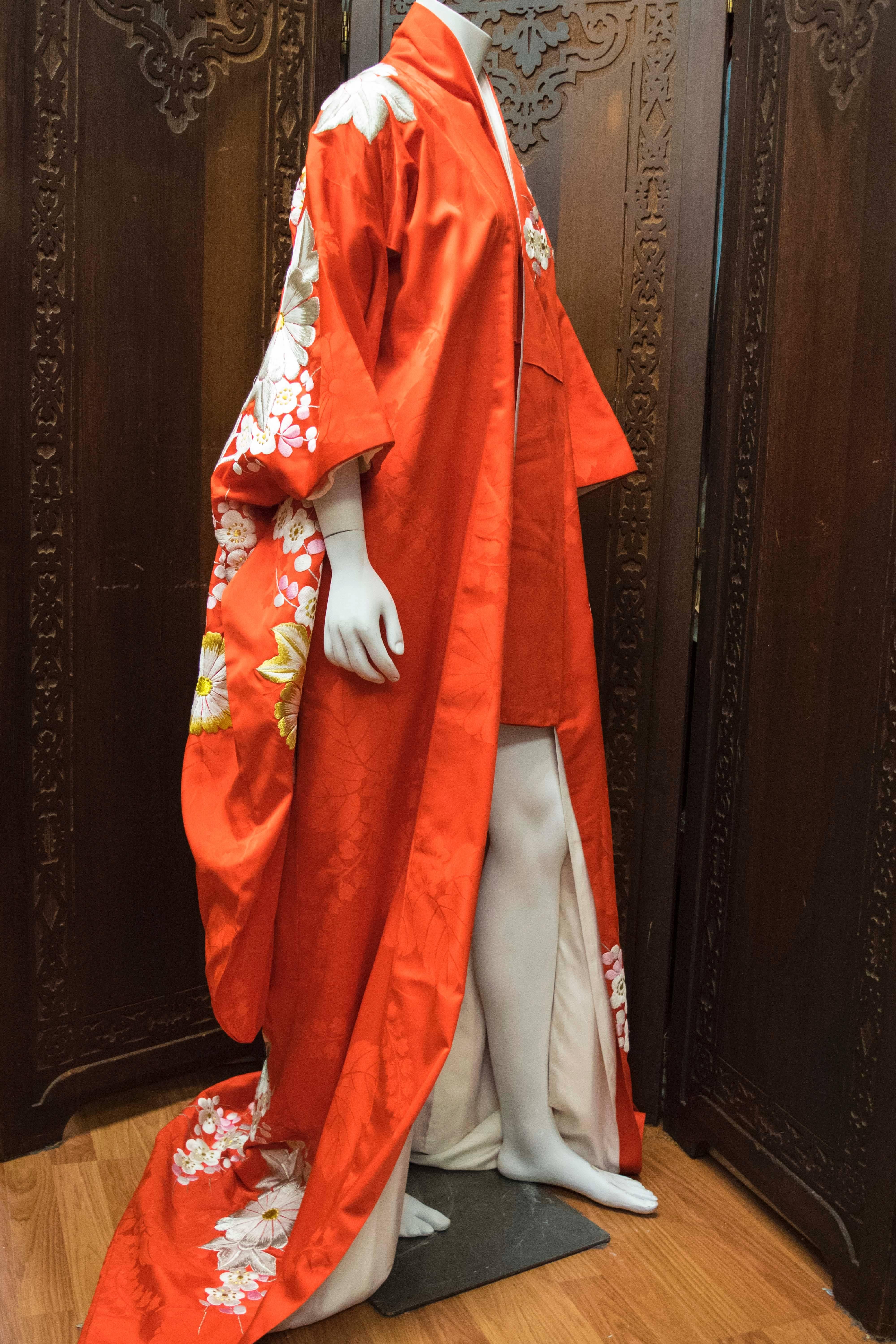 Red Cerimonial Kimono  1