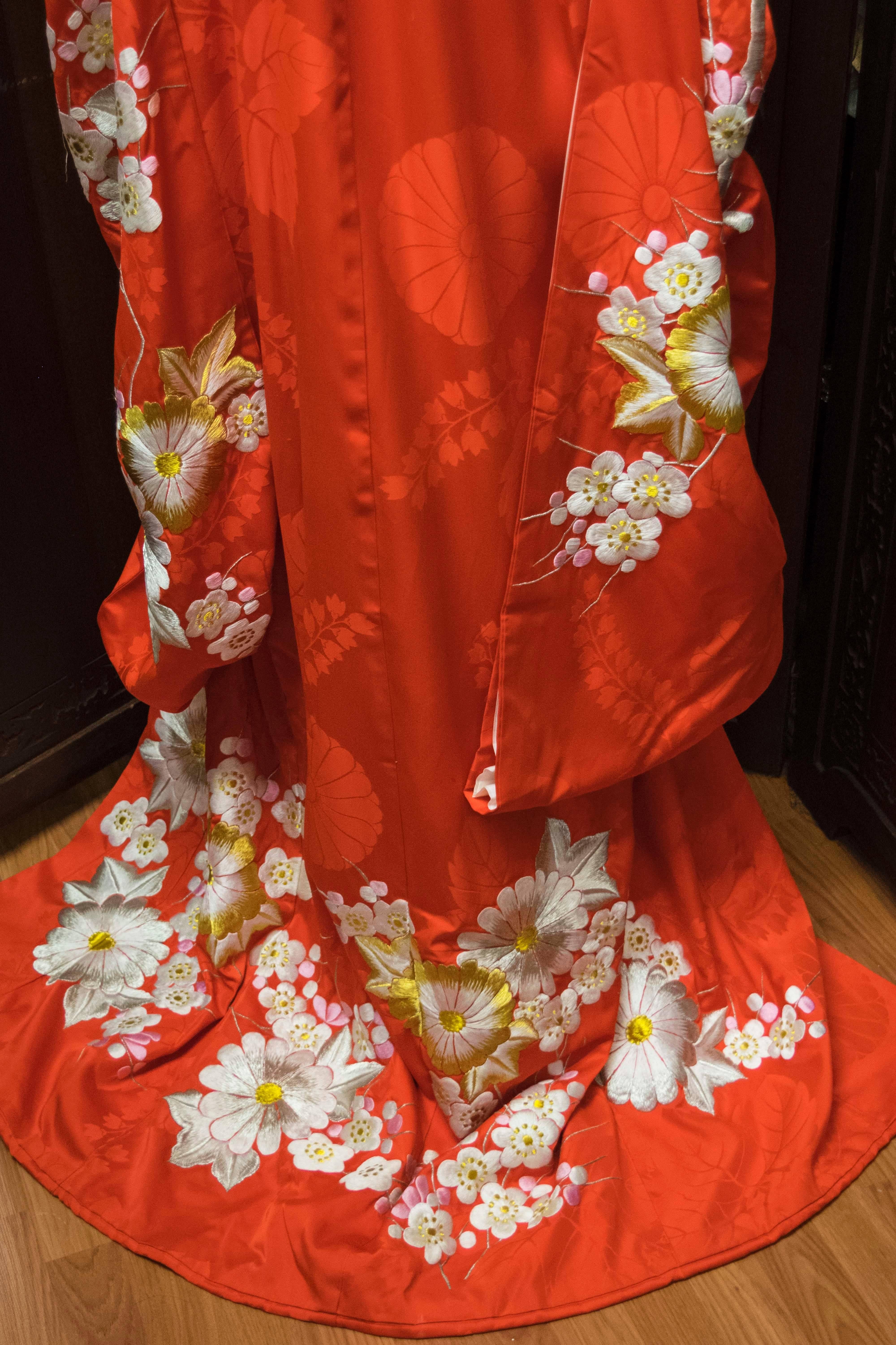 Red Cerimonial Kimono  2