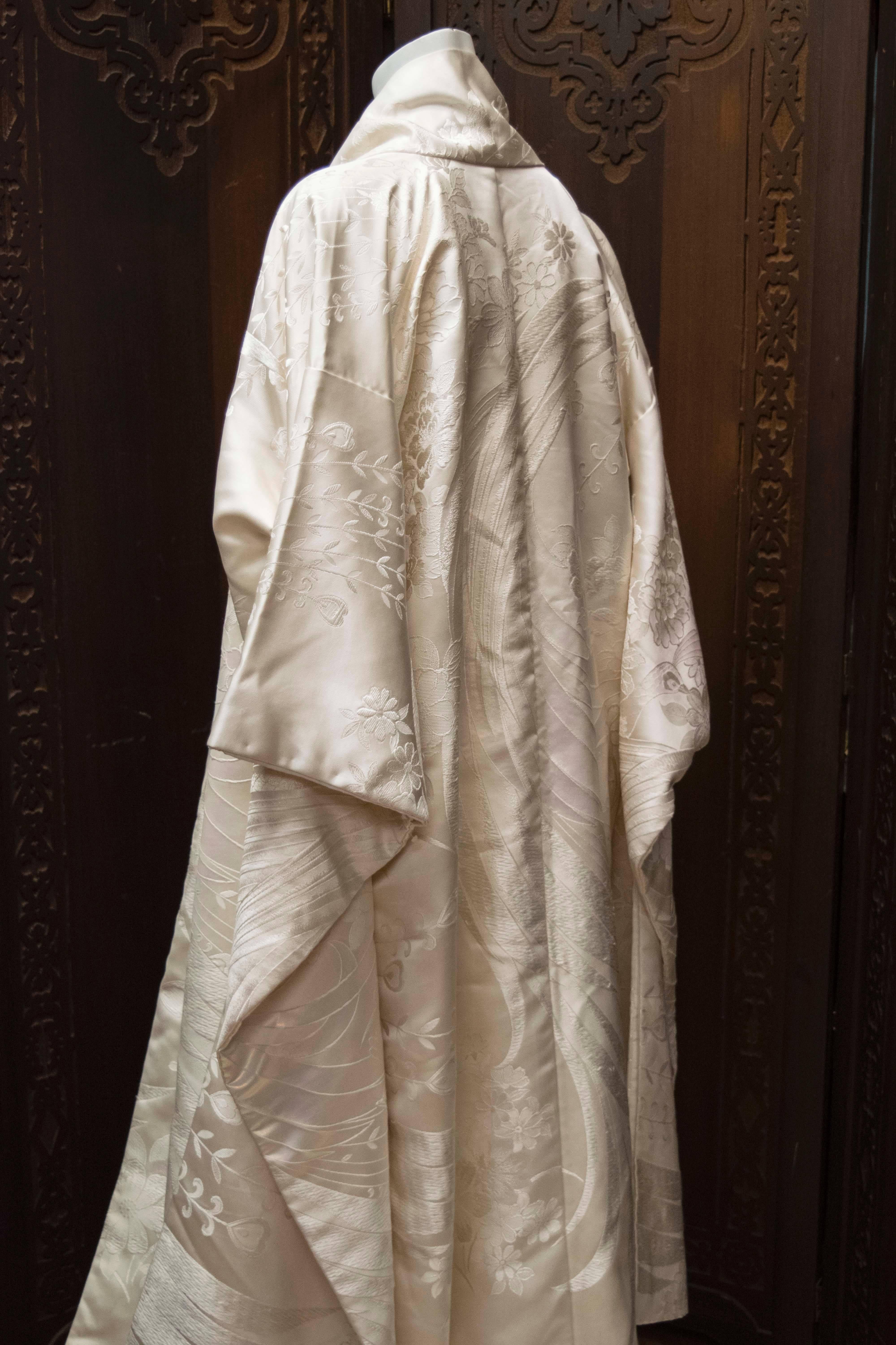 Mother of Pearl Wedding Kimono  In Excellent Condition In San Francisco, CA