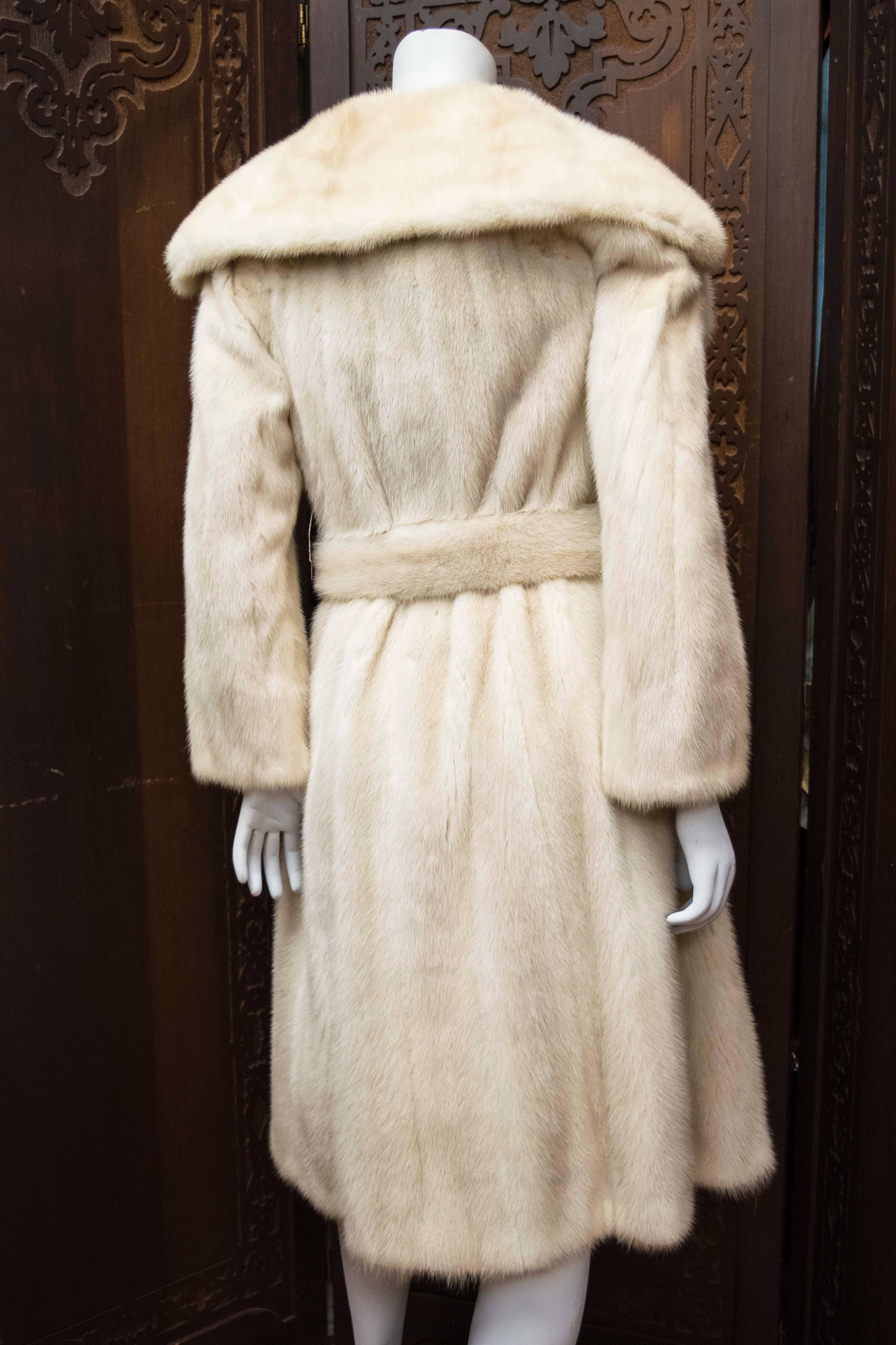Ivory Mink Fur Coat In Excellent Condition In San Francisco, CA