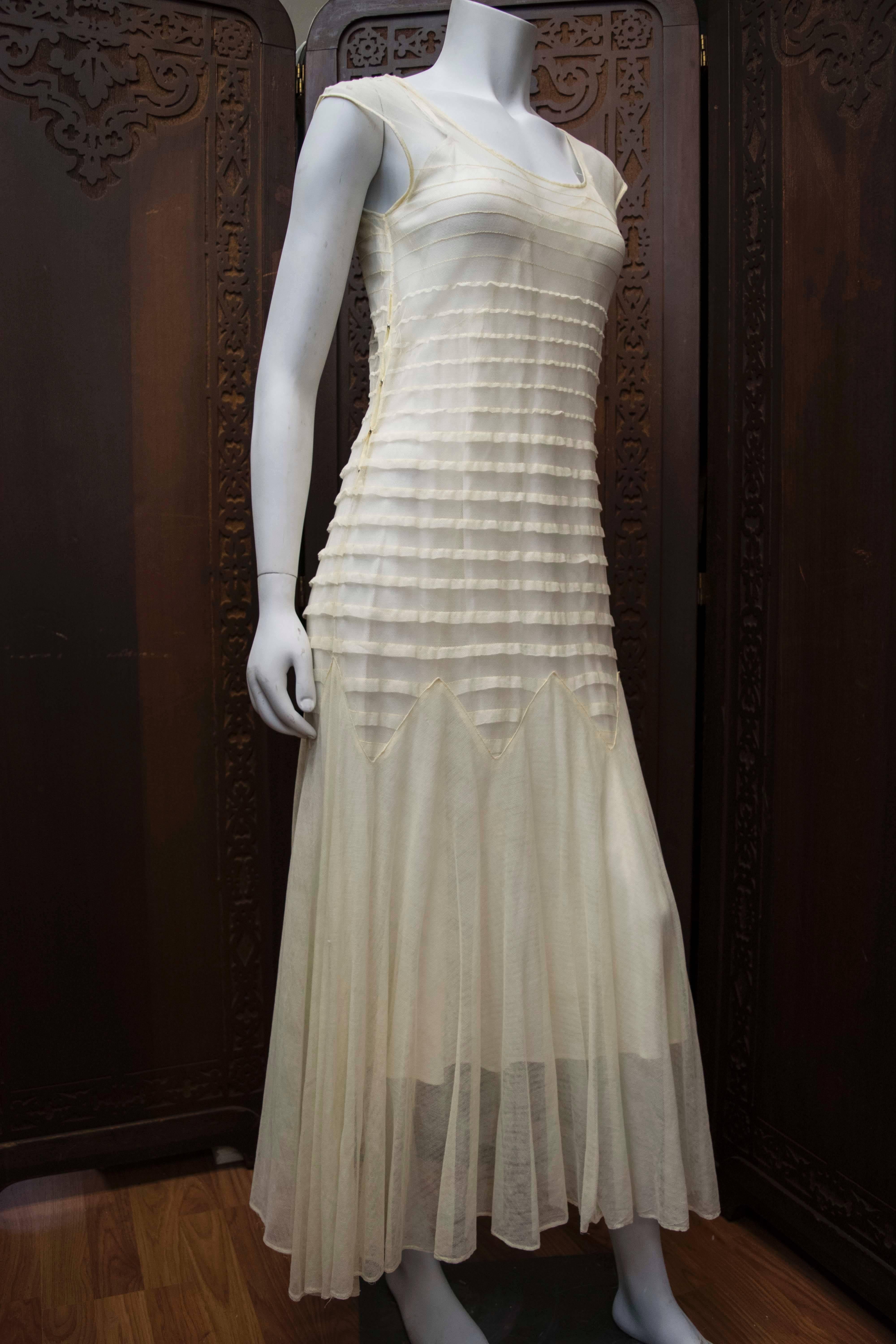 1930s Cream Lace Wedding Dress

B 34
W 30
H 40
L 54