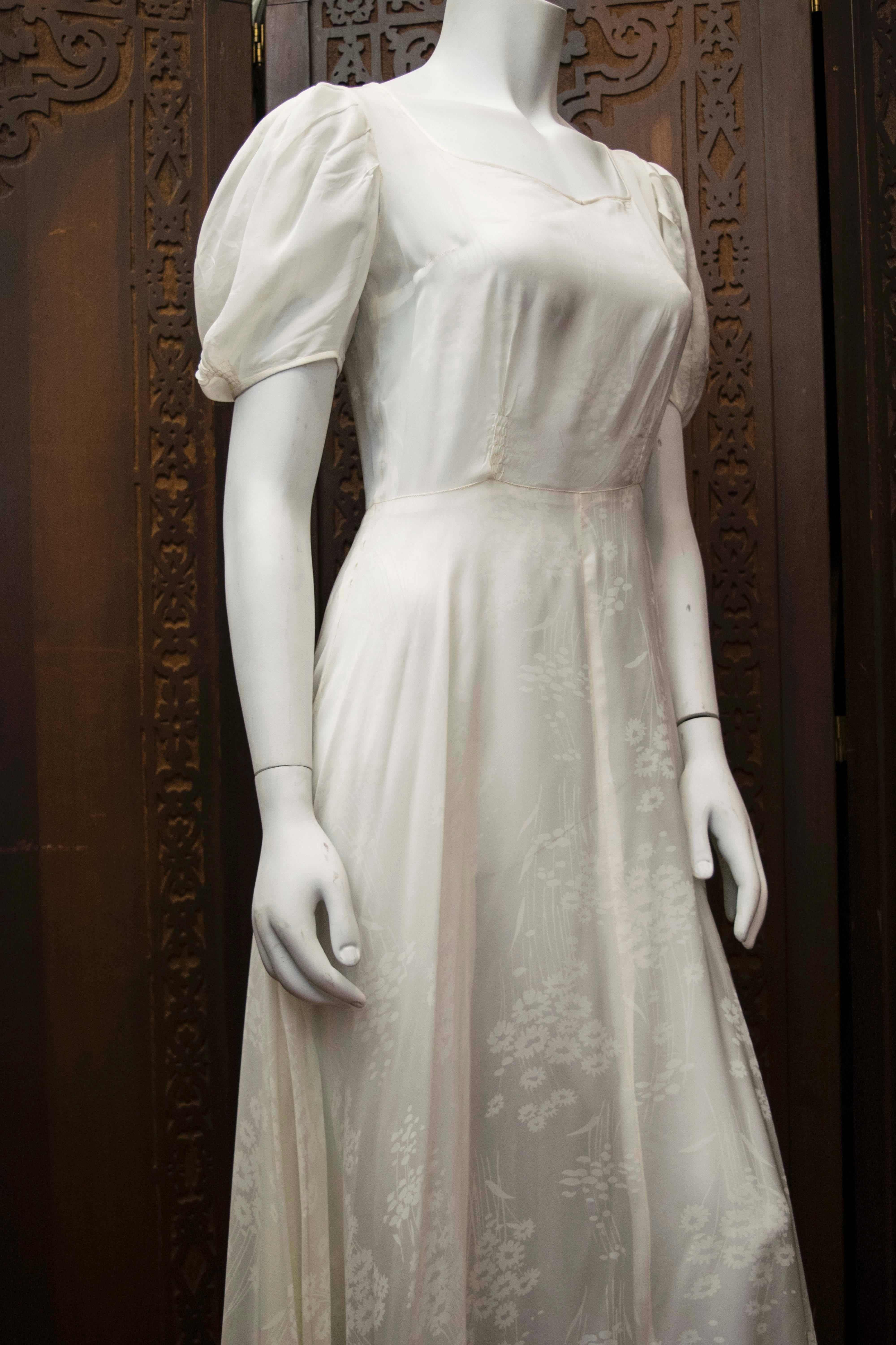 1930s White Silk Gown  In Good Condition In San Francisco, CA