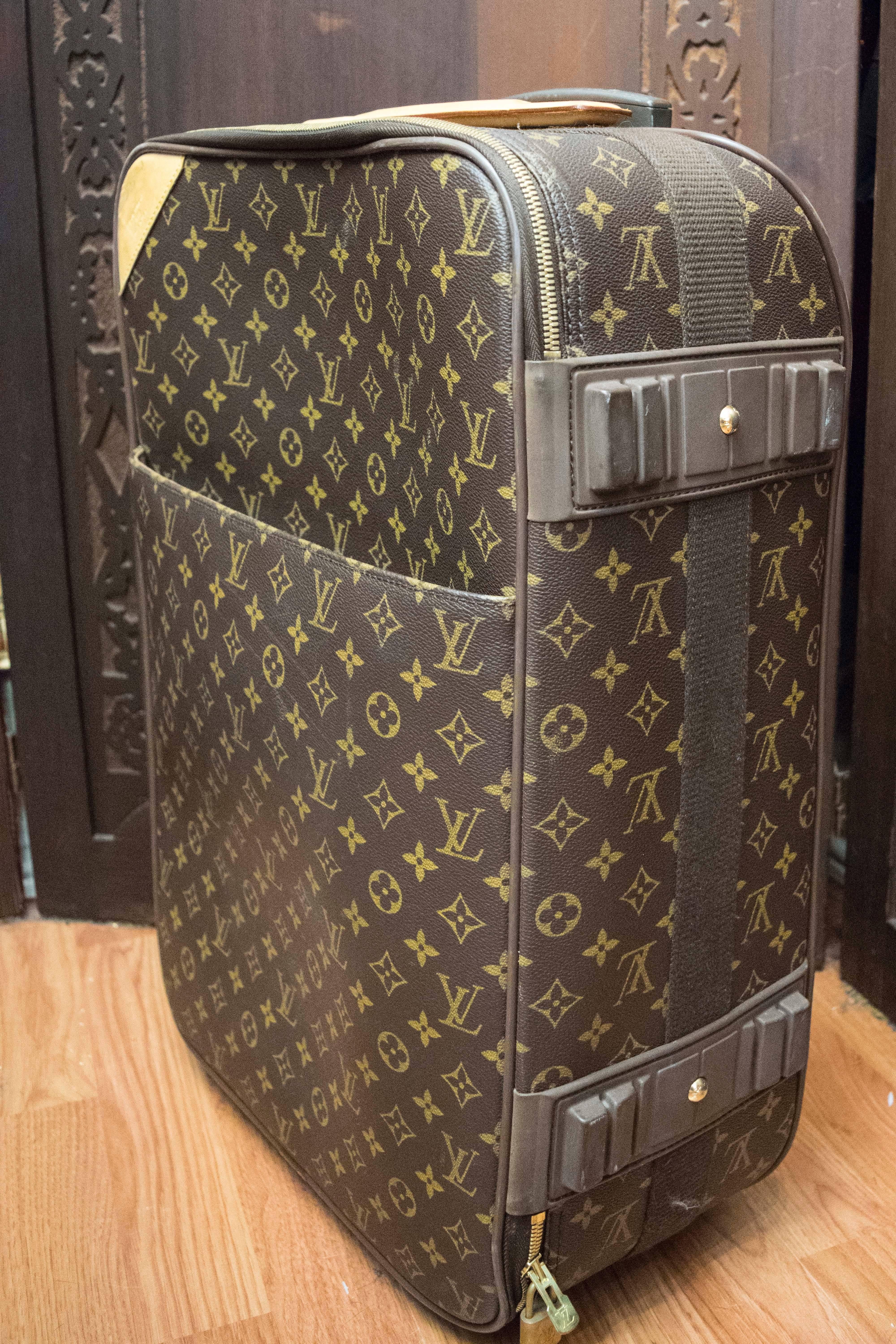 Louis Vuitton Monogram Carry On Suitcase In Good Condition In San Francisco, CA