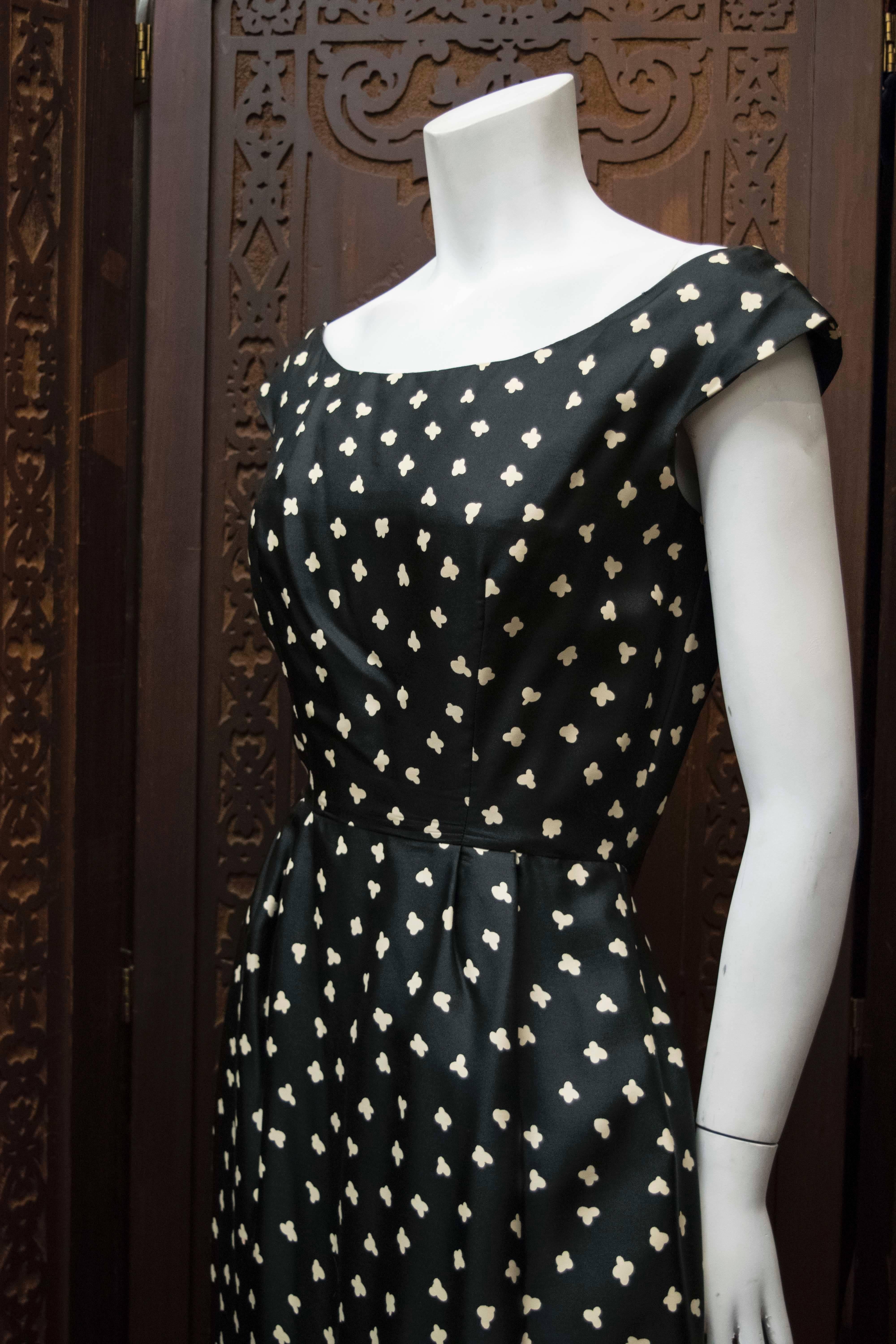 1950s Popcorn Print Dress

B 34
W 26
H 44
L 48