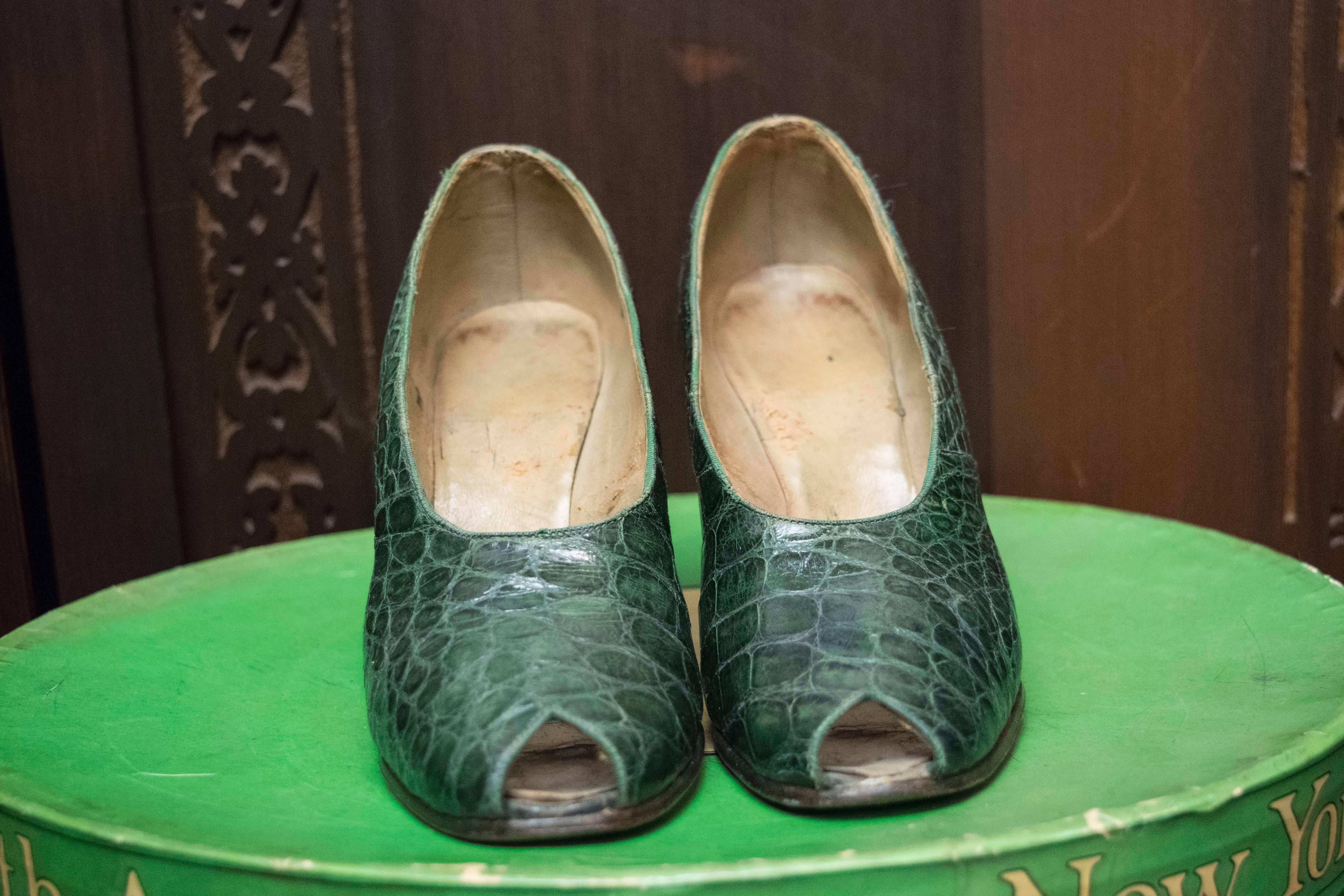 1930s Green Alligator High Heels 

Late 1920s/ early 1930s peep toe heels.

Size 6.5 US