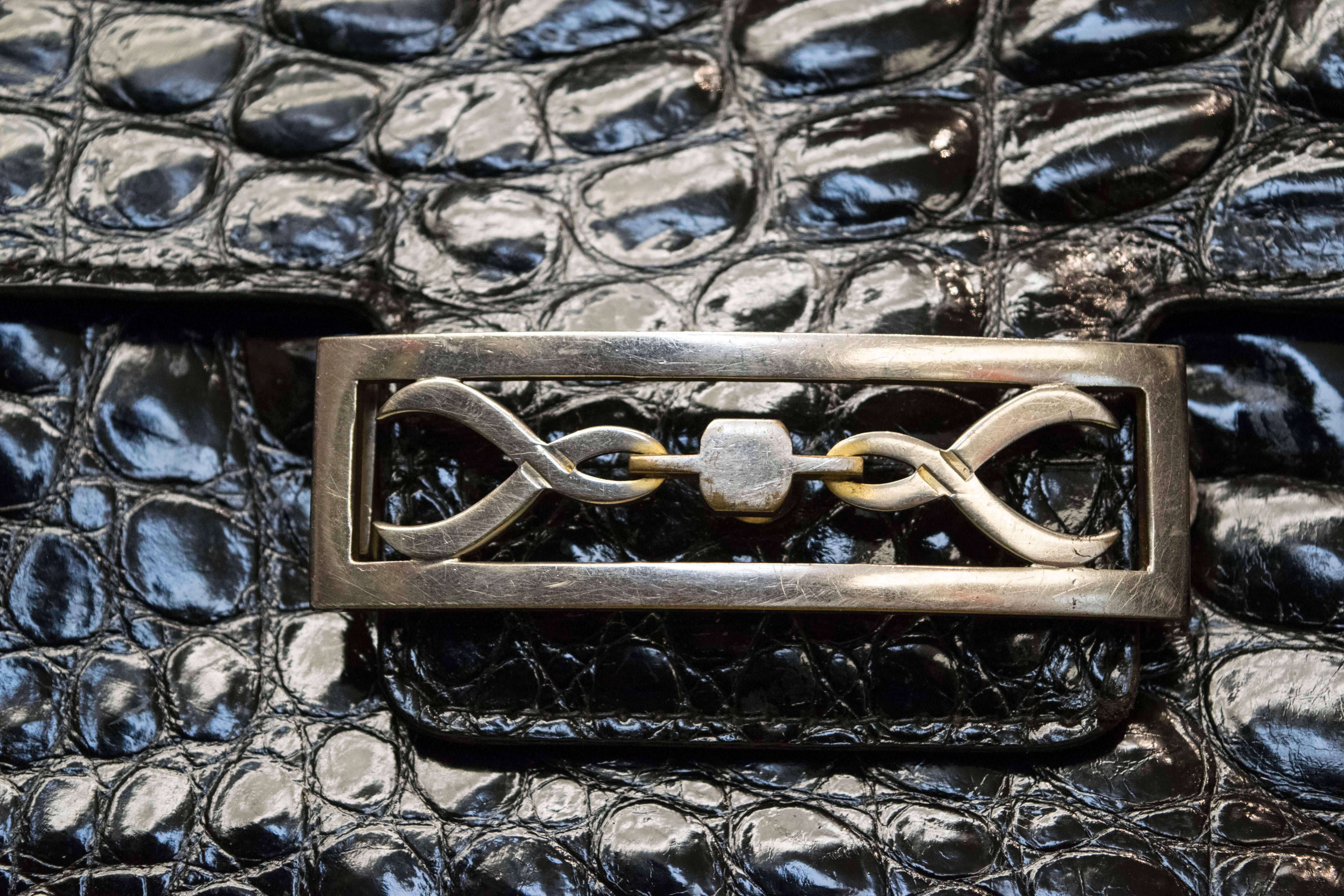 1940s Black Alligator Handbag

Slight tarnish on the metal work.

L 12
H 9 
D 4.5
