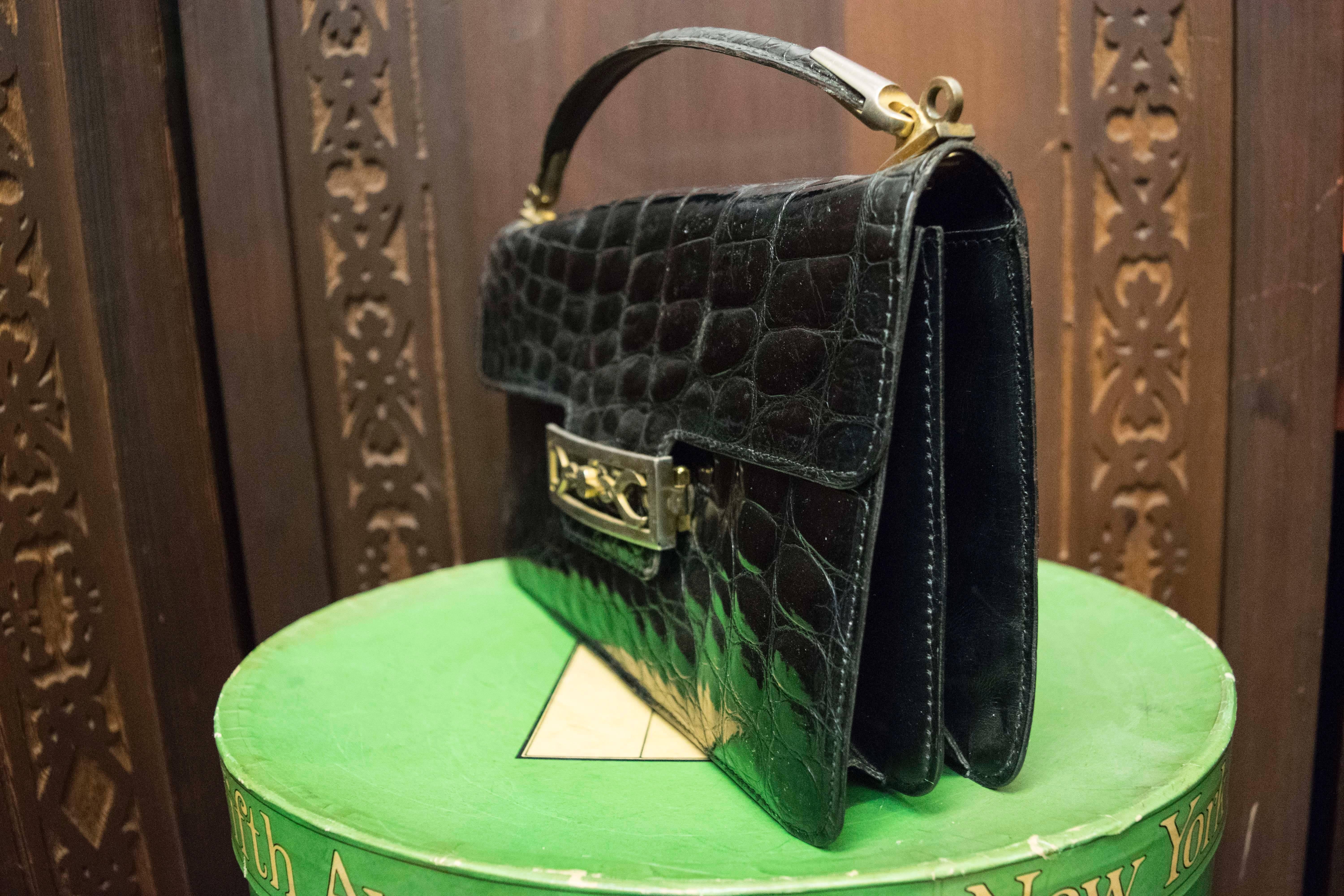Women's or Men's 1940s Black Alligator Handbag For Sale