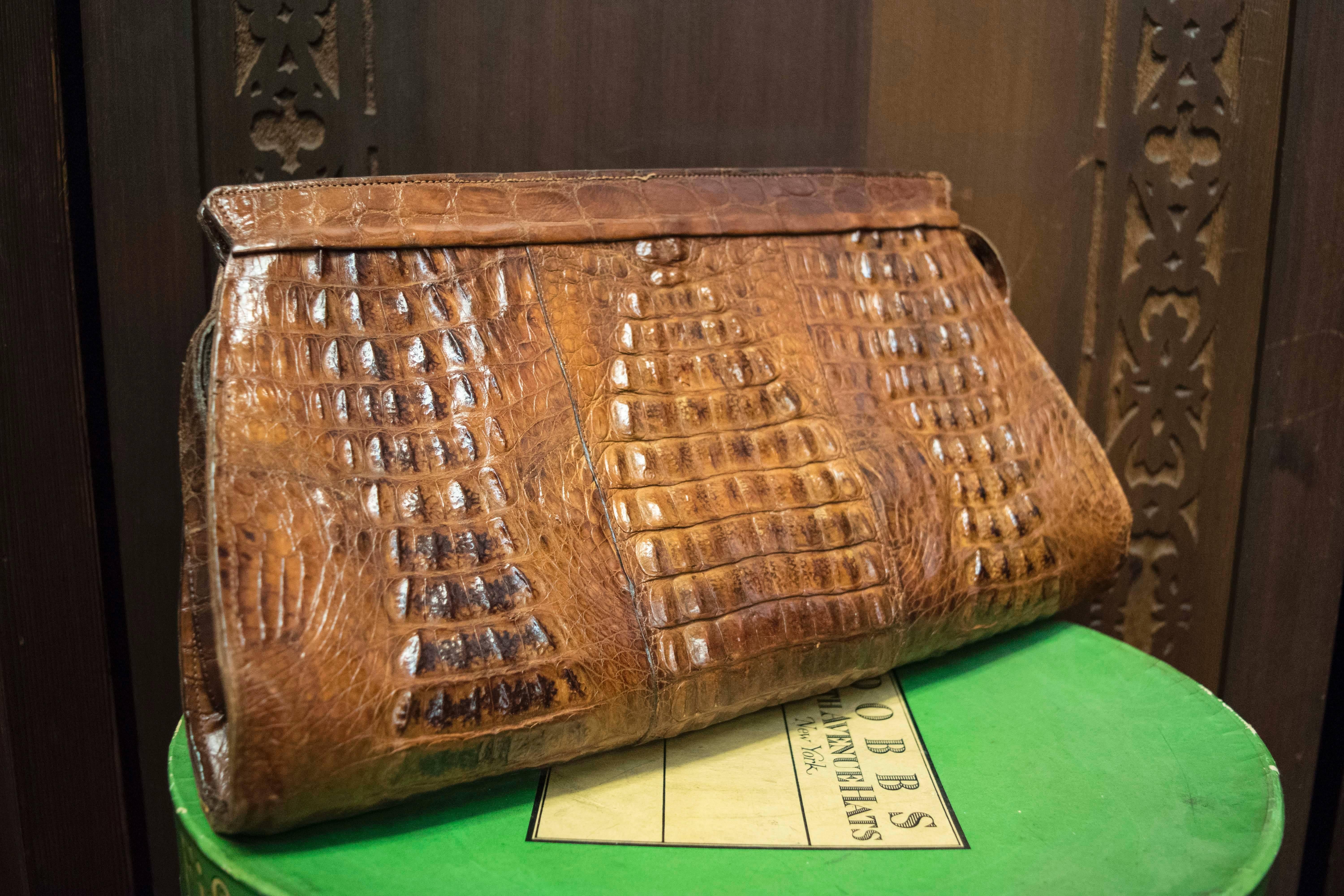 1940s Natural Light Brown Alligator Clutch  In Excellent Condition In San Francisco, CA