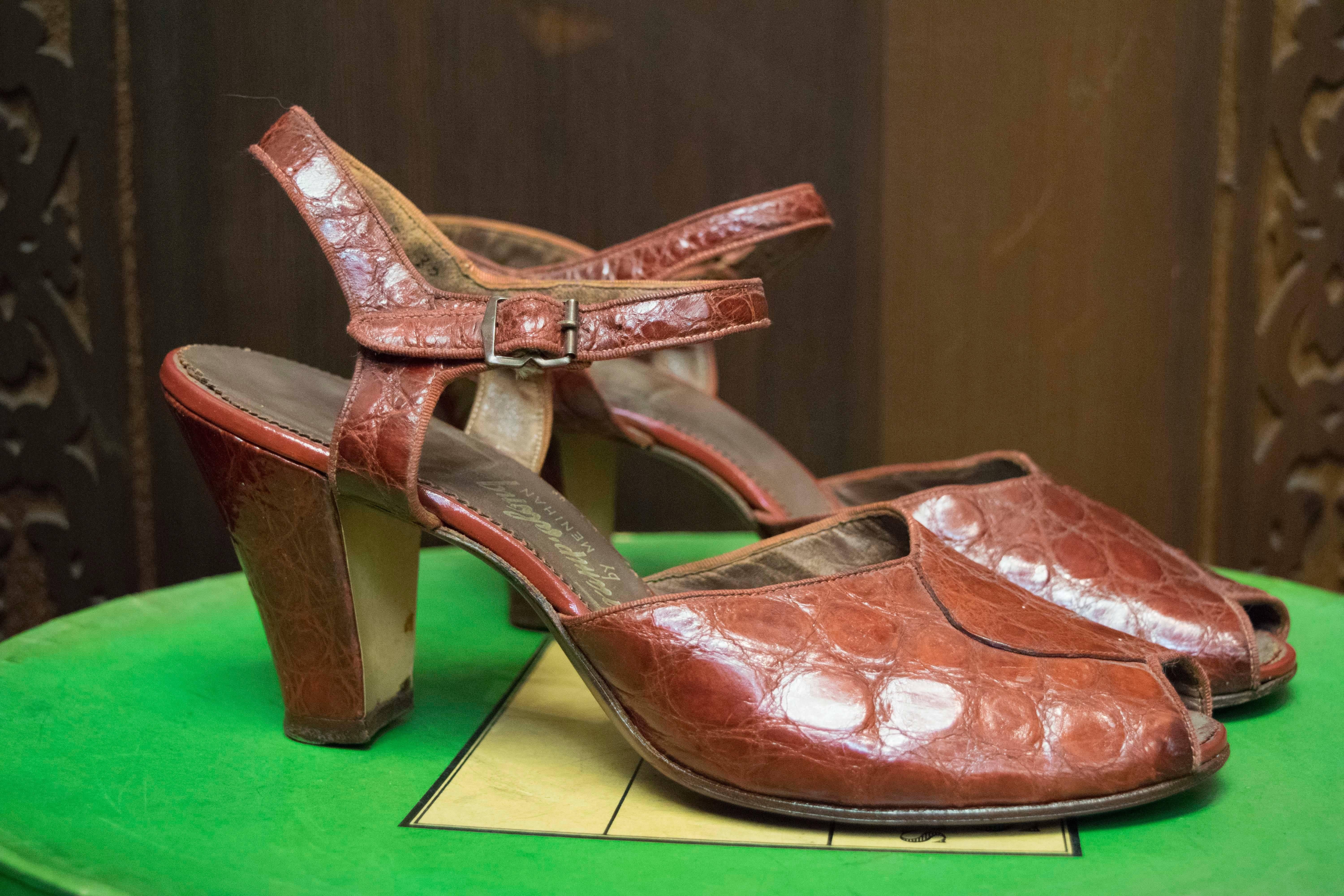 Tacchi alti in alligatore rosso anni '40 

Taglia 8