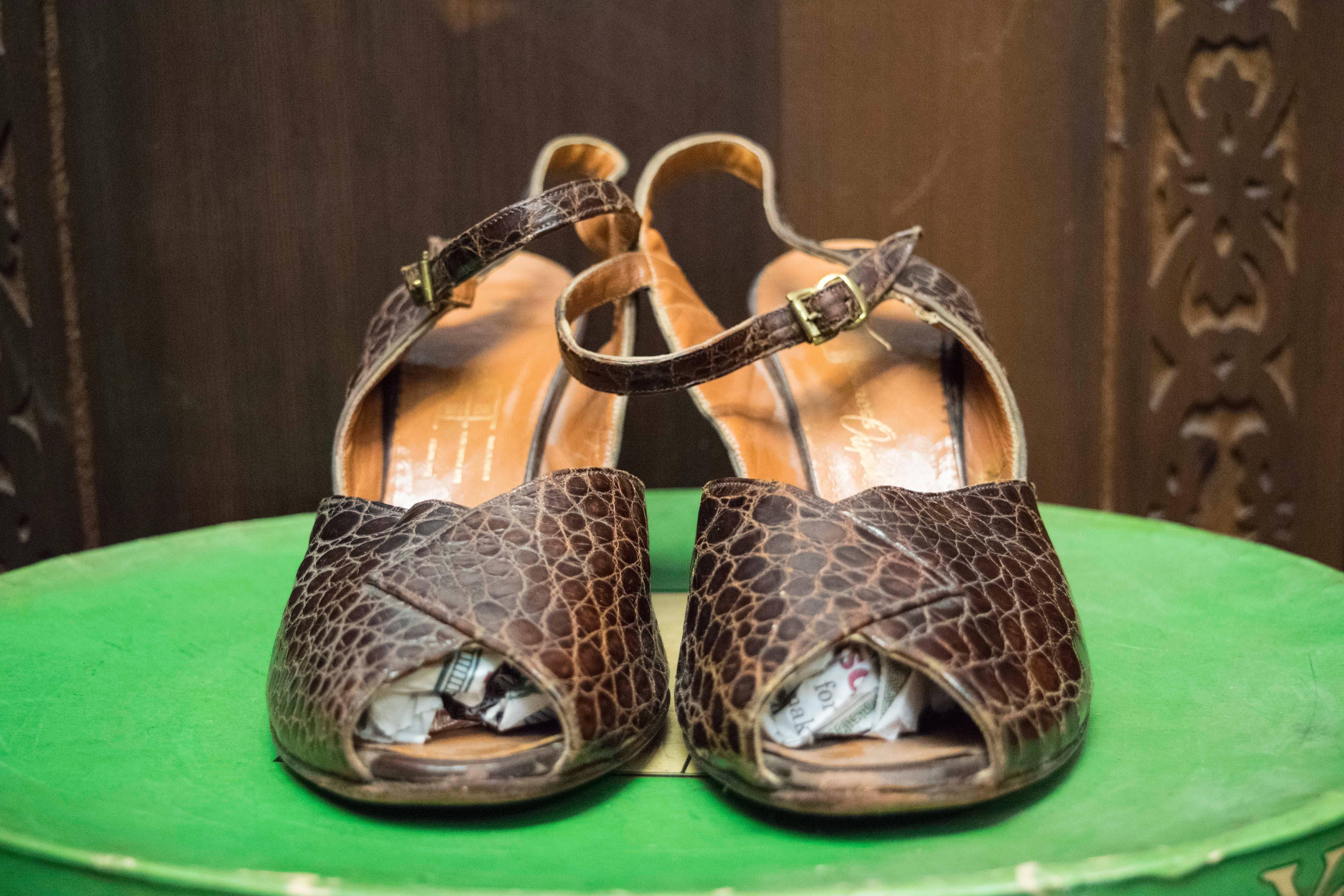 1940s Dark Brown Alligator High Heels 

Size 10.5 