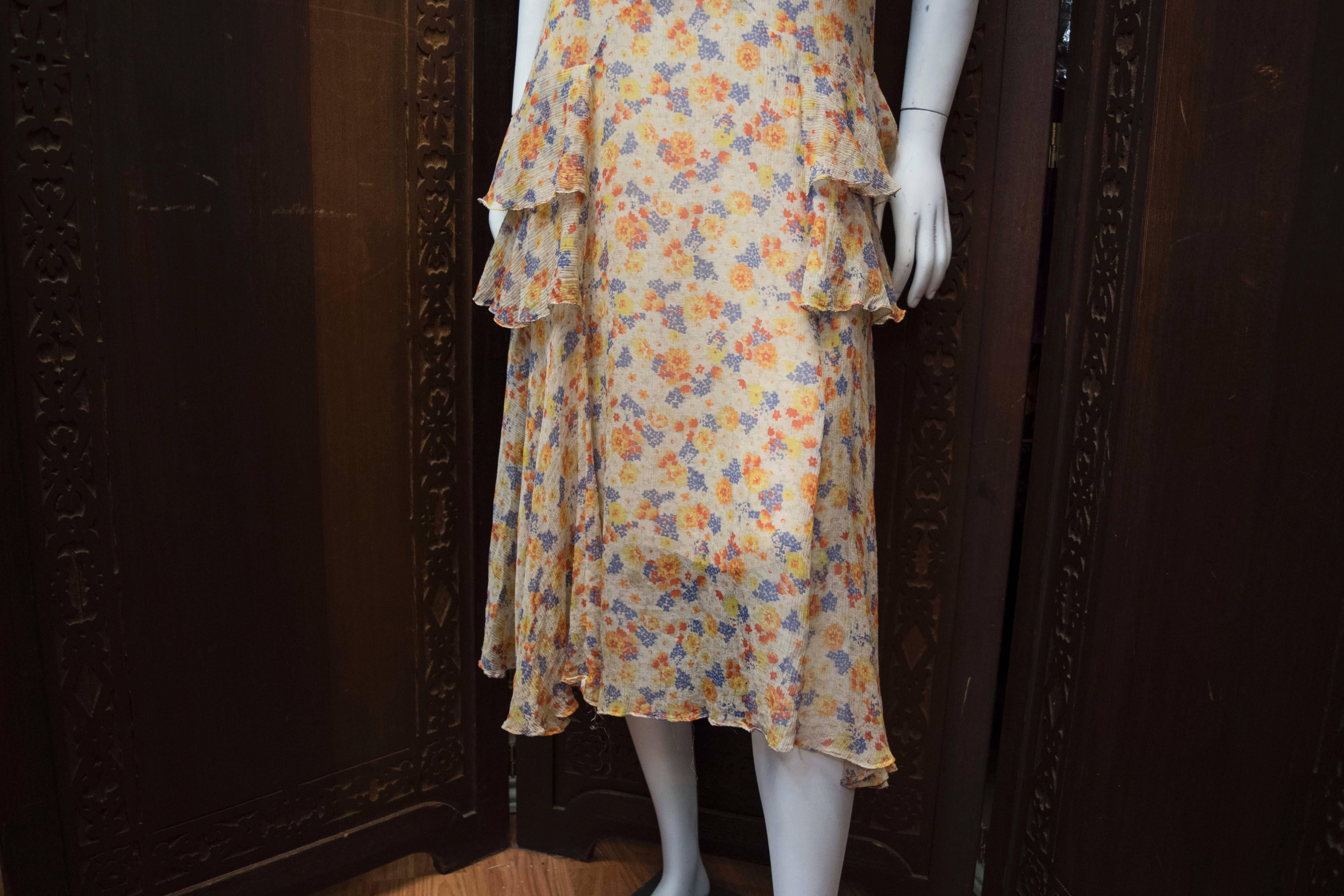 Late 1920s Silk Chiffon Floral Dress

The piece has a built in lining, and is completely wearable.

B 34
W 30
H 40 
L 46
