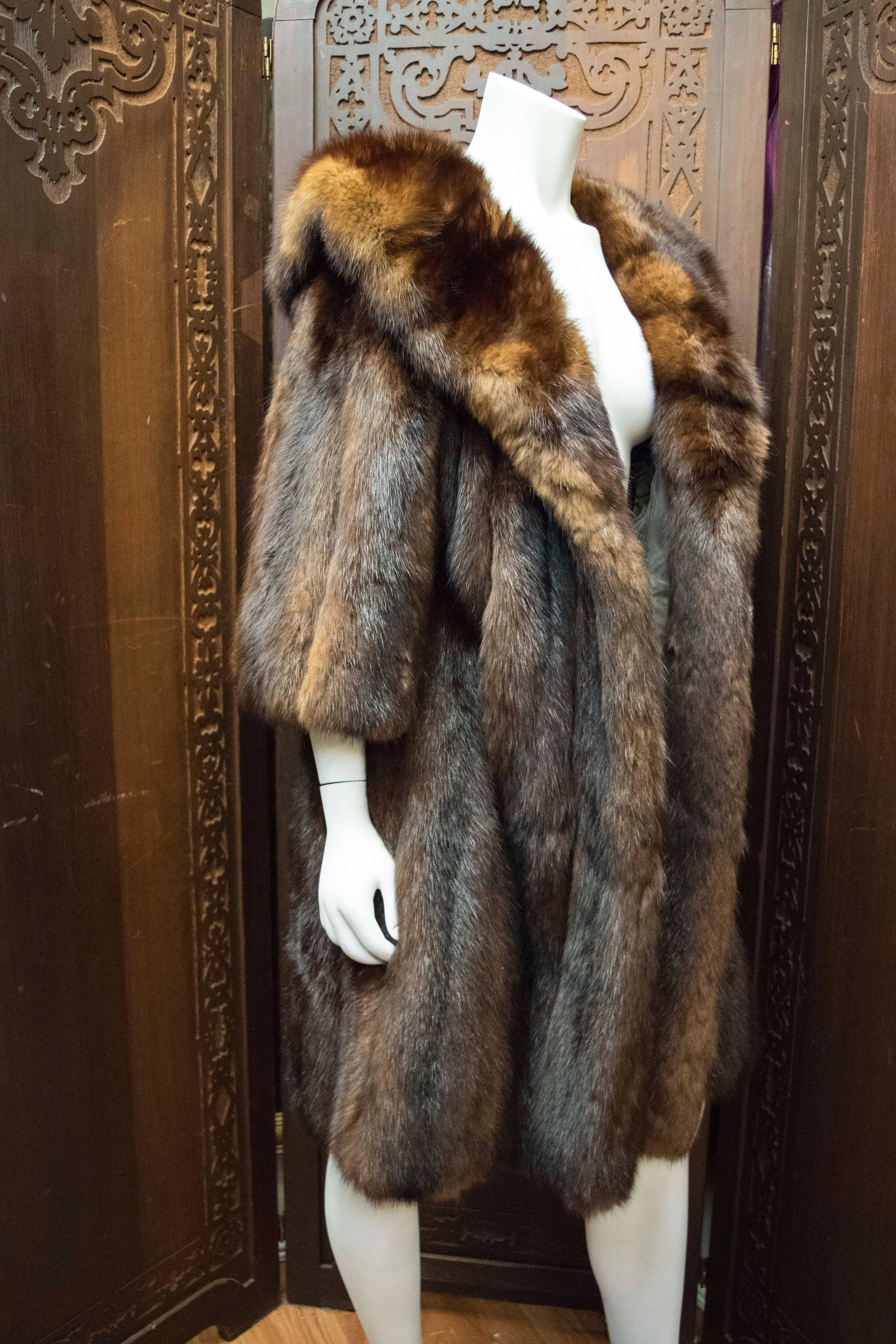 1950s Sable Fur Evening Coat

This piece does not have fur hooks or closure.

B 44
W 42
H 46
L 39