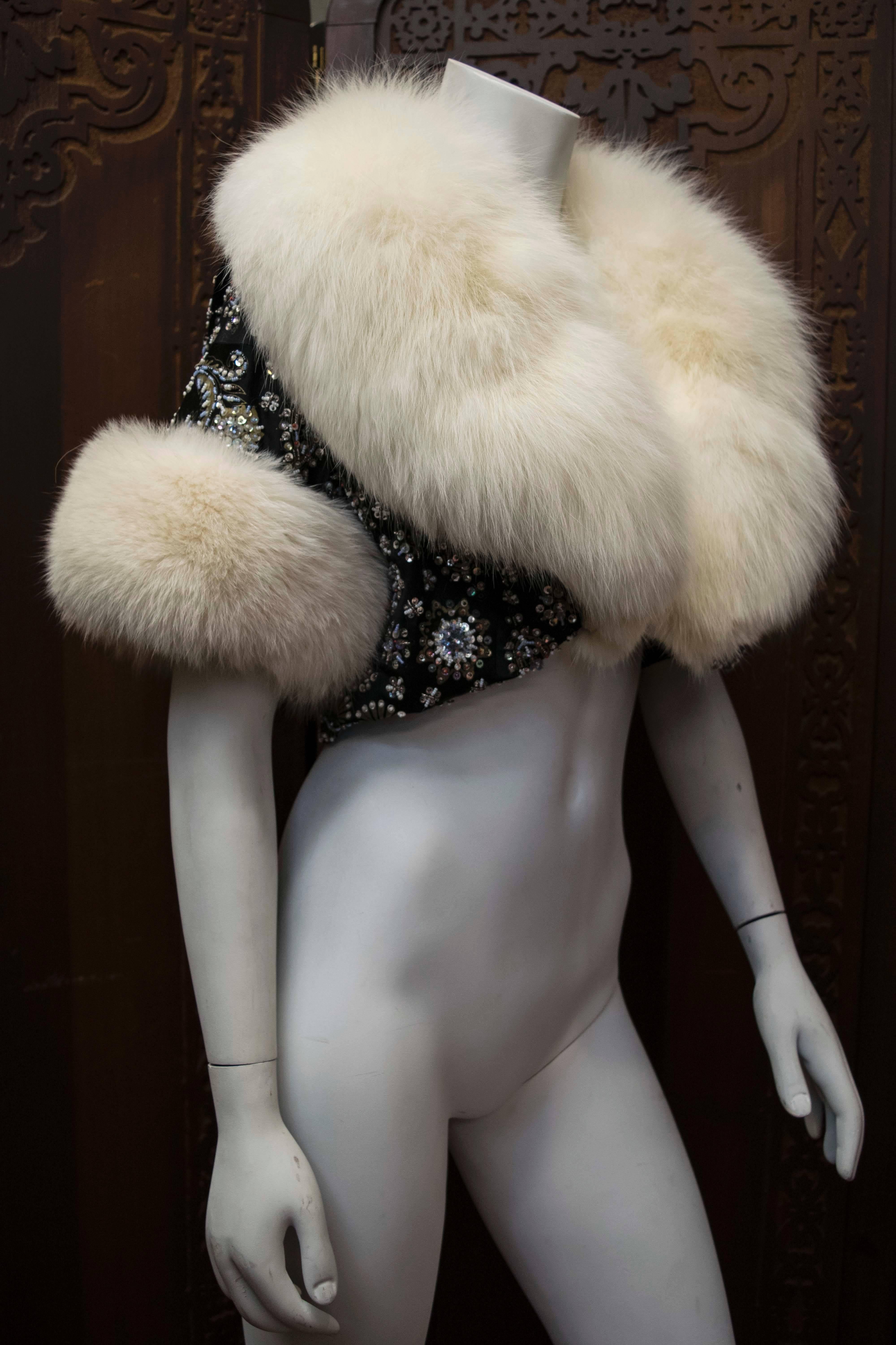 1950s Beaded Bolero With White Fox Fur Trim 

Stunning hand beaded 1950s bolero with a later addition of white fox fur on the lapels and sleeves. 

B 40
L 14