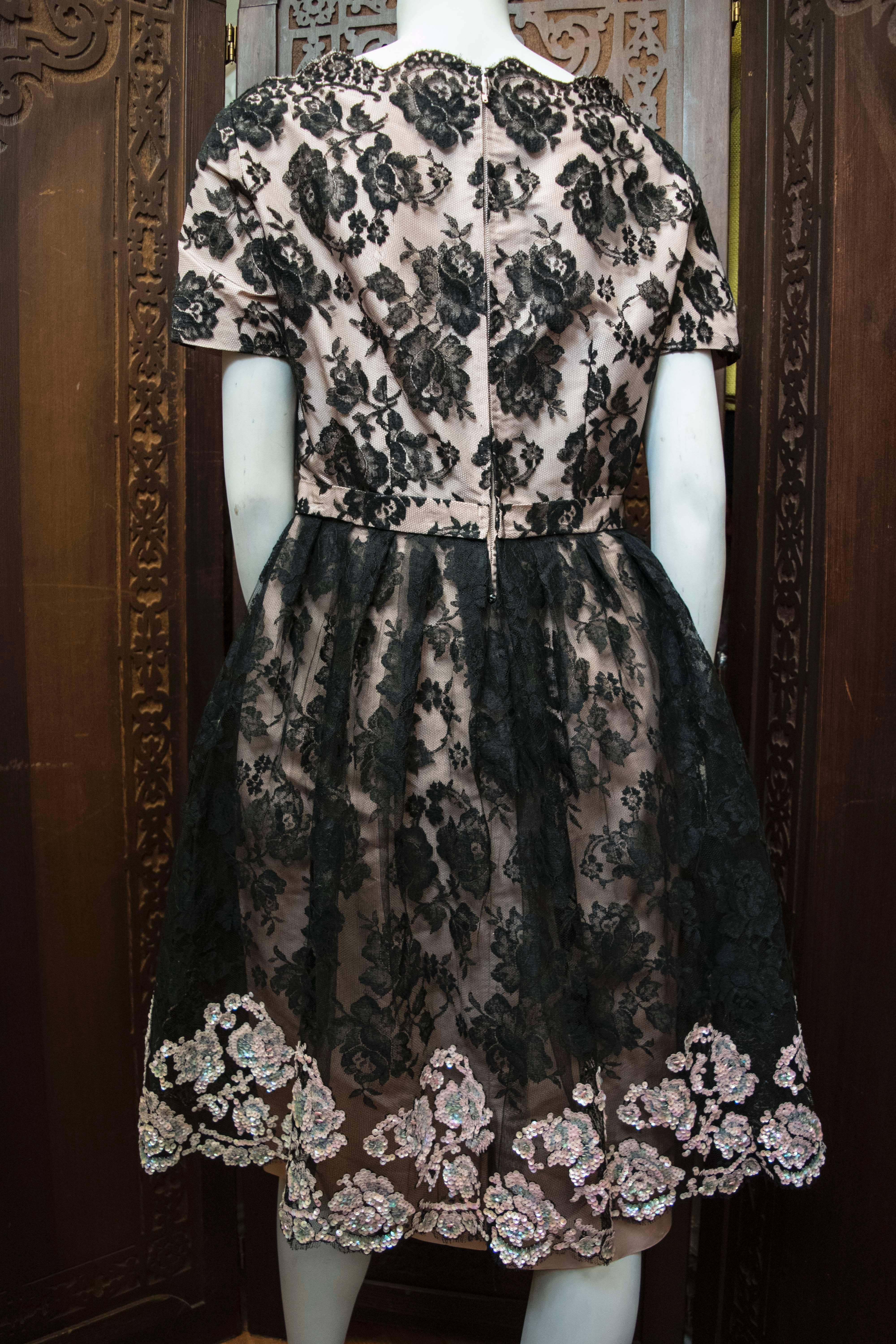 1950s Pink And Black Lace Cocktail Dress In Excellent Condition For Sale In San Francisco, CA
