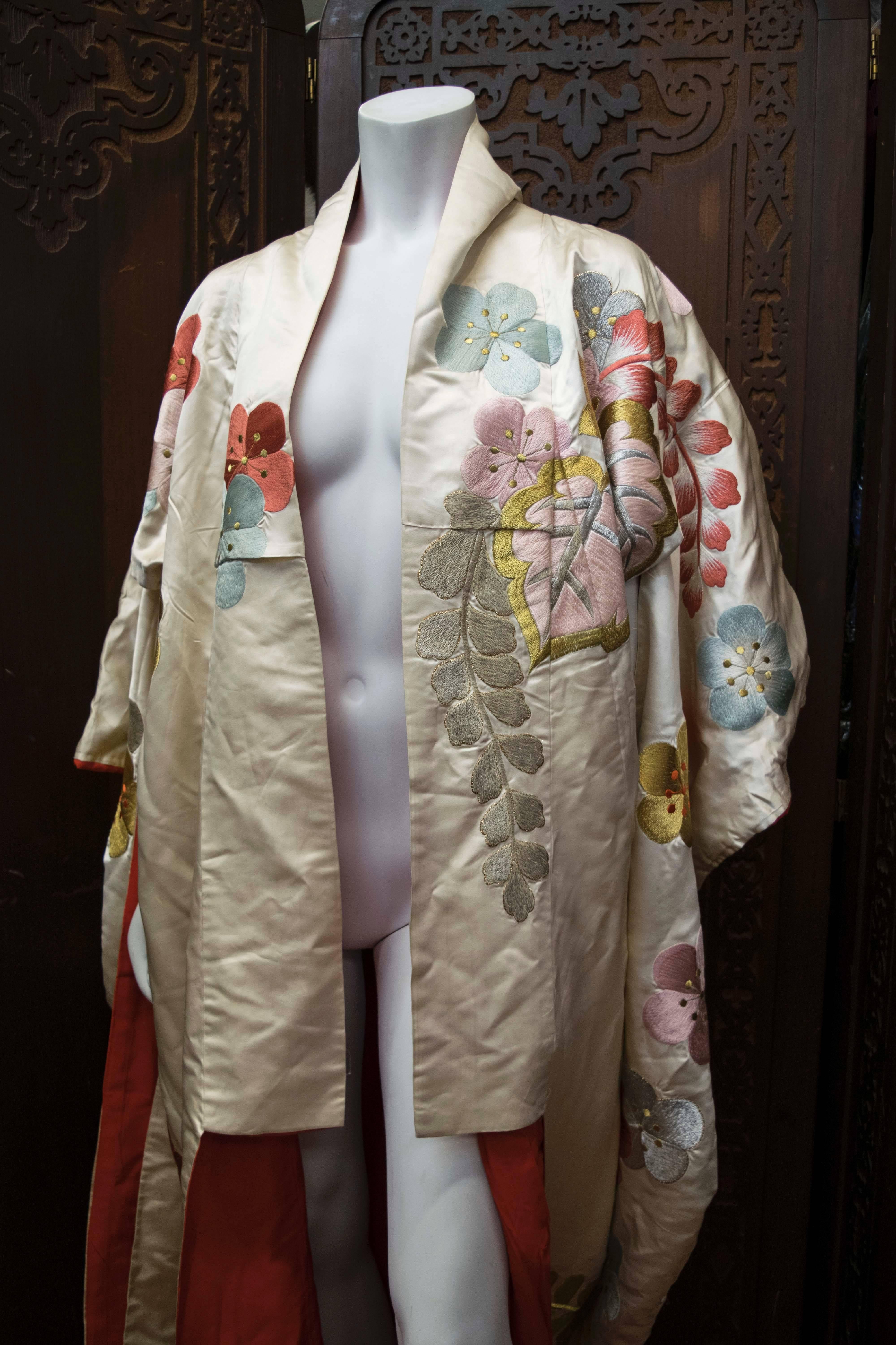 1950s Ceremonial Embroidered Kimono   In Excellent Condition In San Francisco, CA