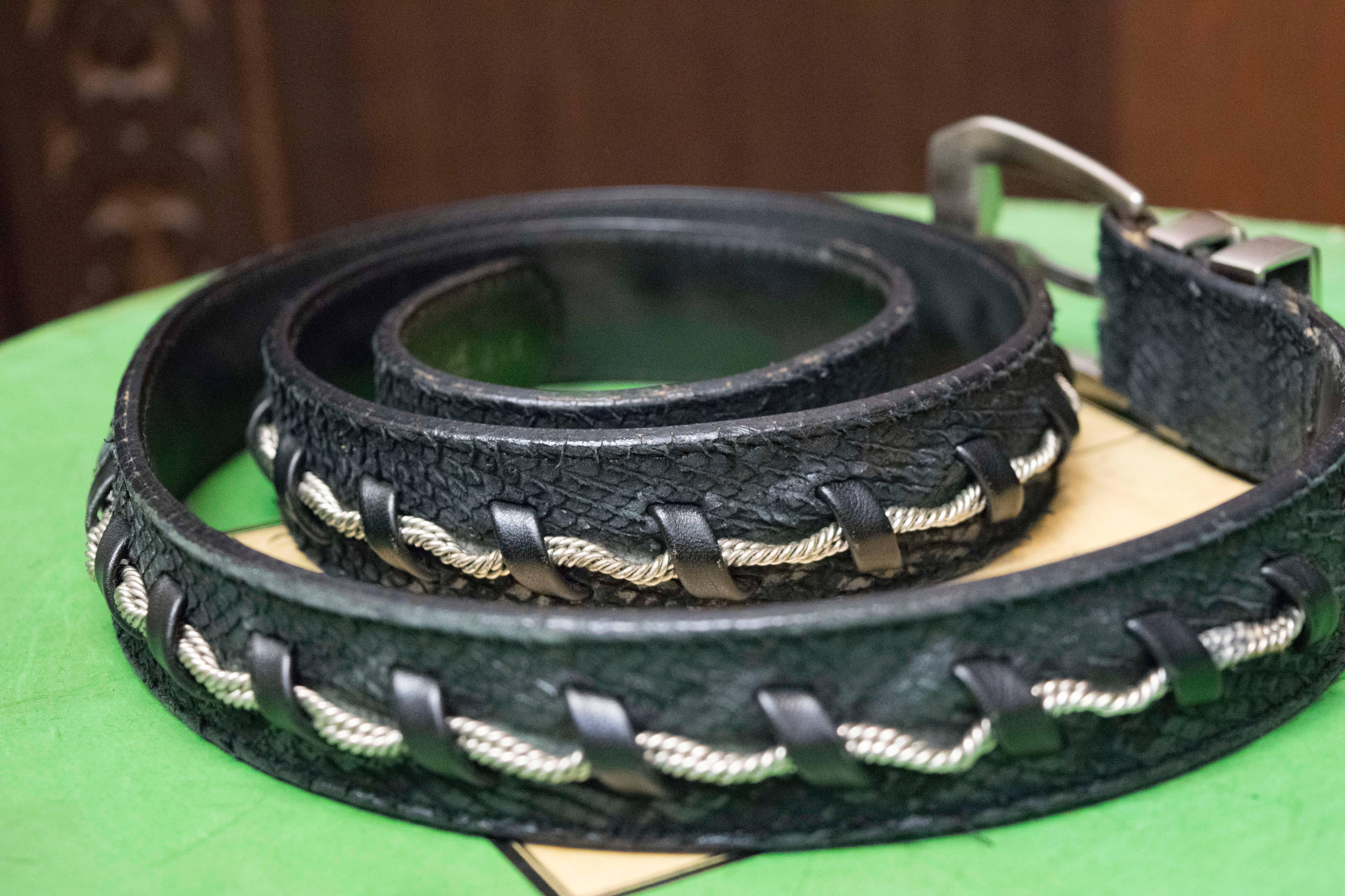 Ceinture Gianni Versace en faux serpent et corde argentée

L 35-38
W 1.5