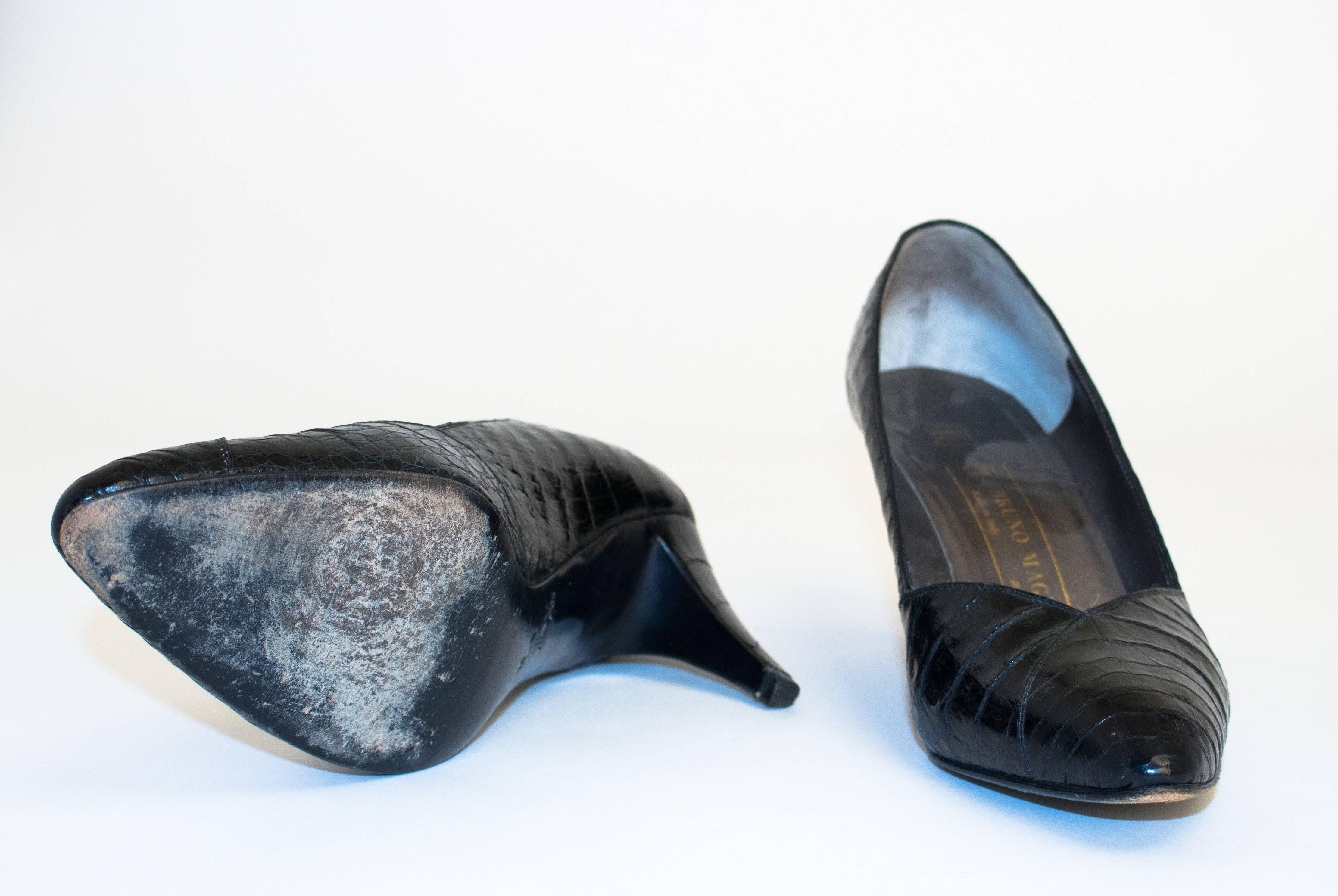 Noir Chaussures à talons en alligator Bruno Magli des années 50 en vente