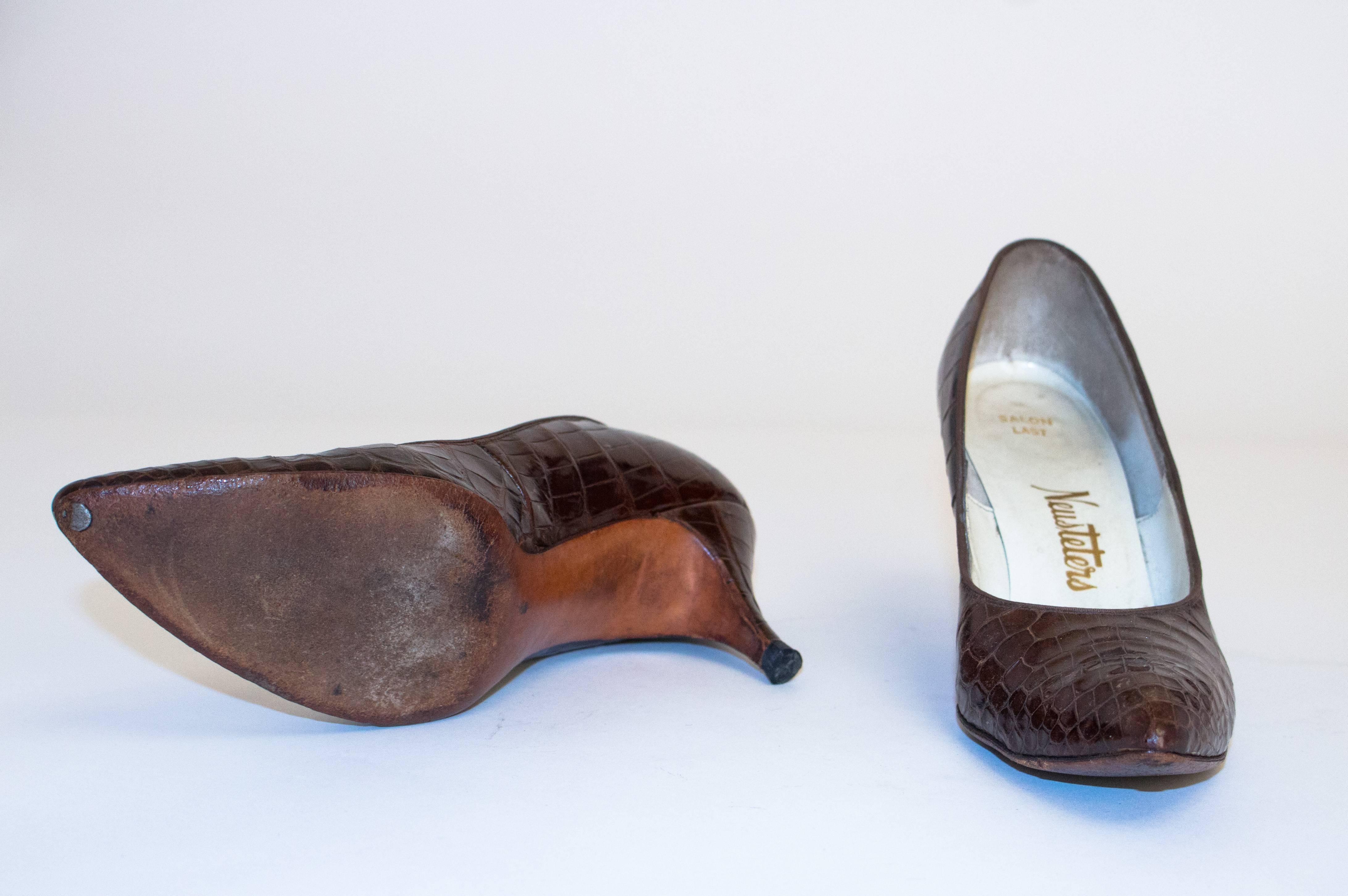 1950s alligator heels. Leather sole. US 7 narrow.

Palm of foot: 2 1/2
